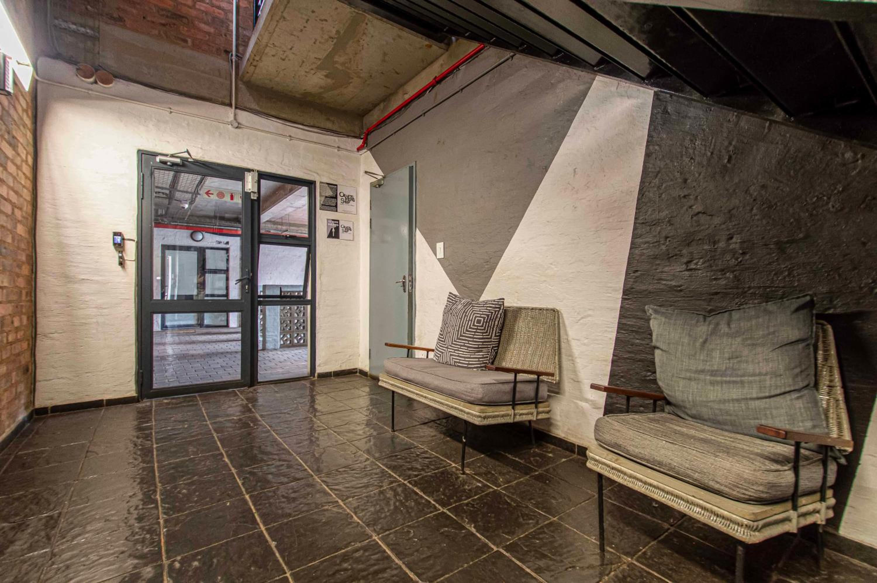 Craftmanship Black Diamond Apartment with Wi-fi and parking, Maboneng
