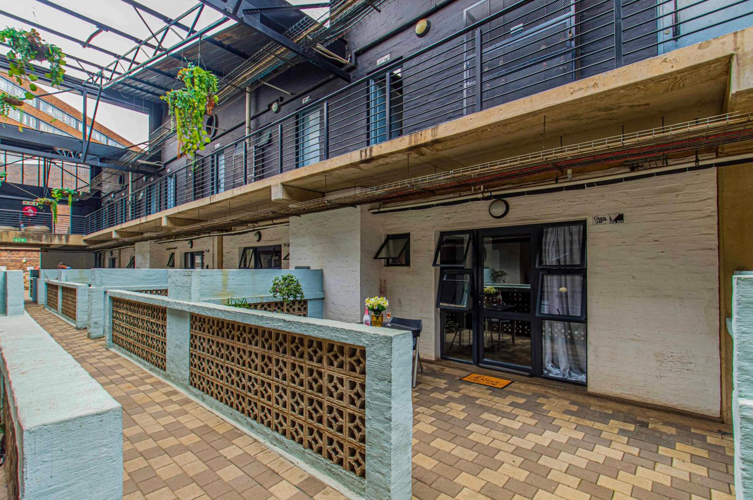 Craftmanship Black Diamond Apartment with Wi-fi and parking, Maboneng