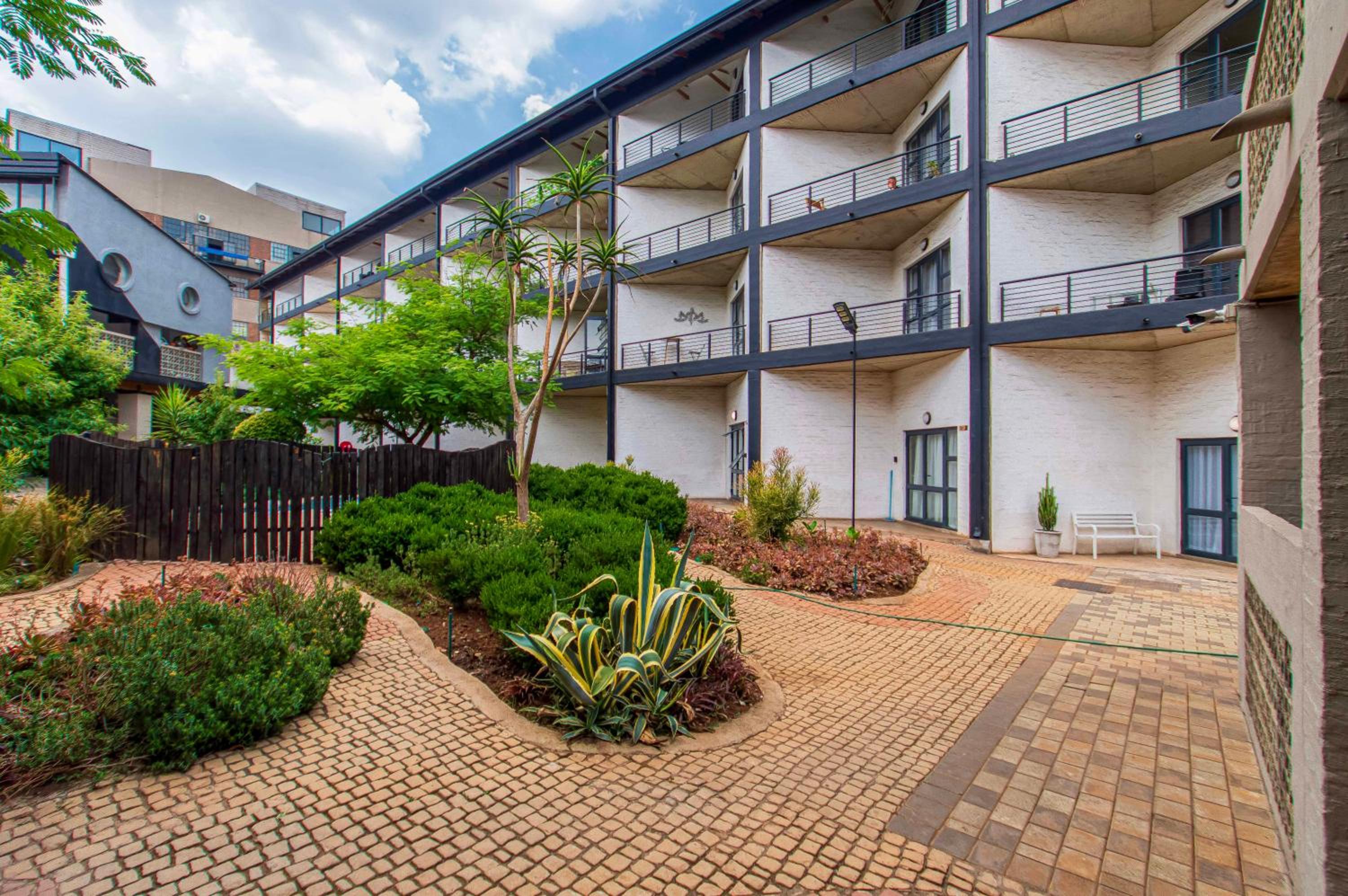 Craftmanship Black Diamond Apartment with Wi-fi and parking, Maboneng