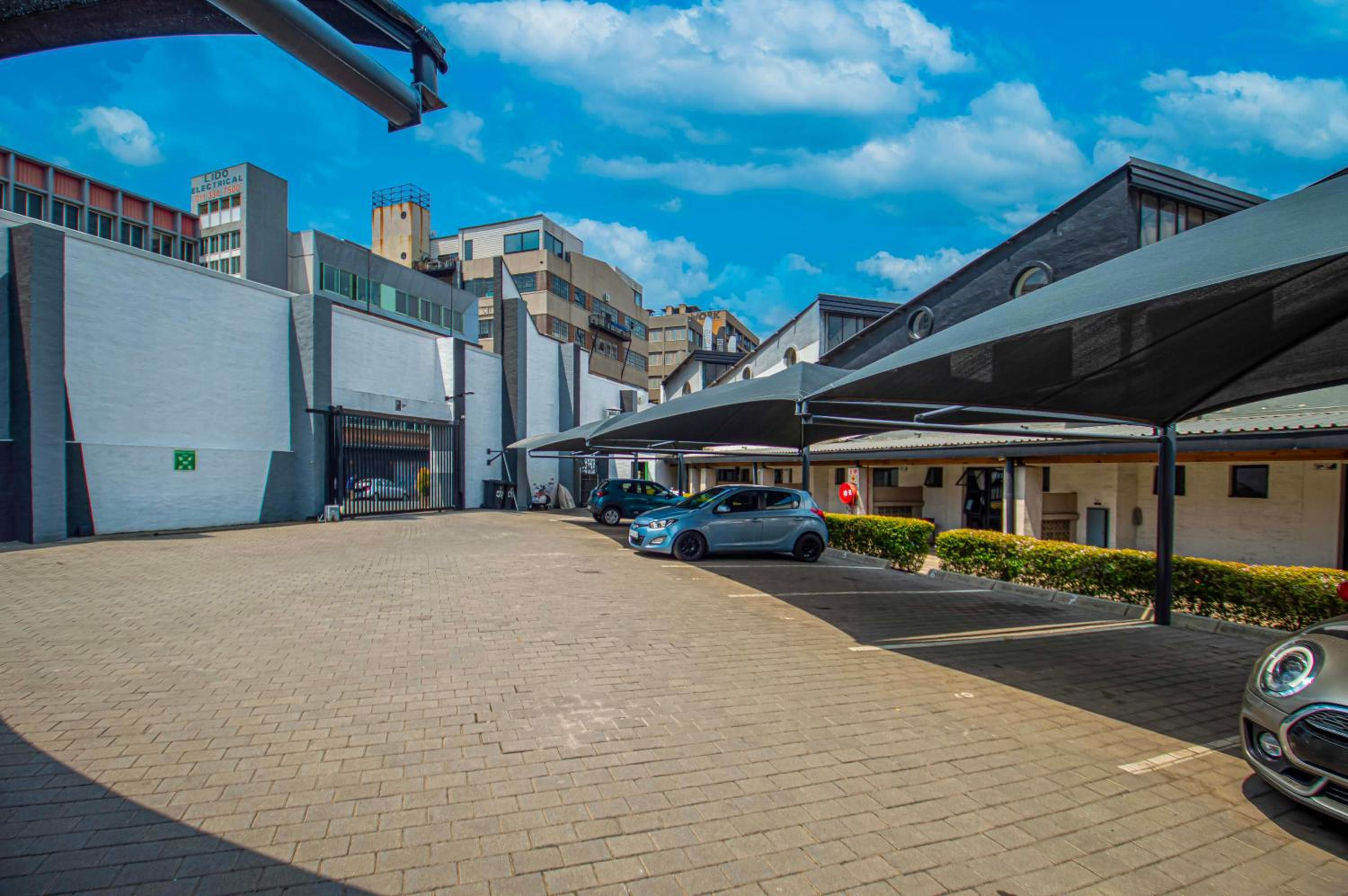 Craftmanship Black Diamond Apartment with Wi-fi and parking, Maboneng