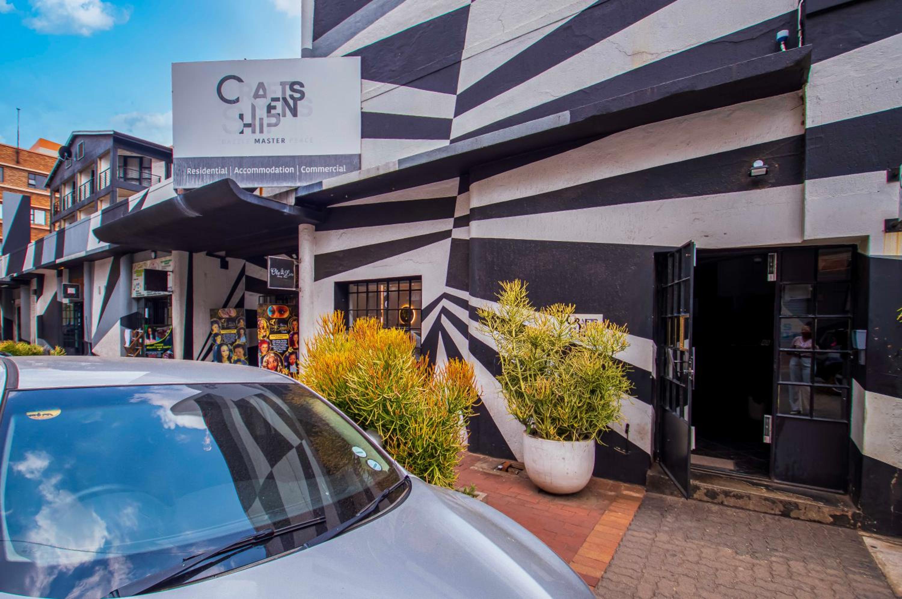 Craftmanship Black Diamond Apartment with Wi-fi and parking, Maboneng