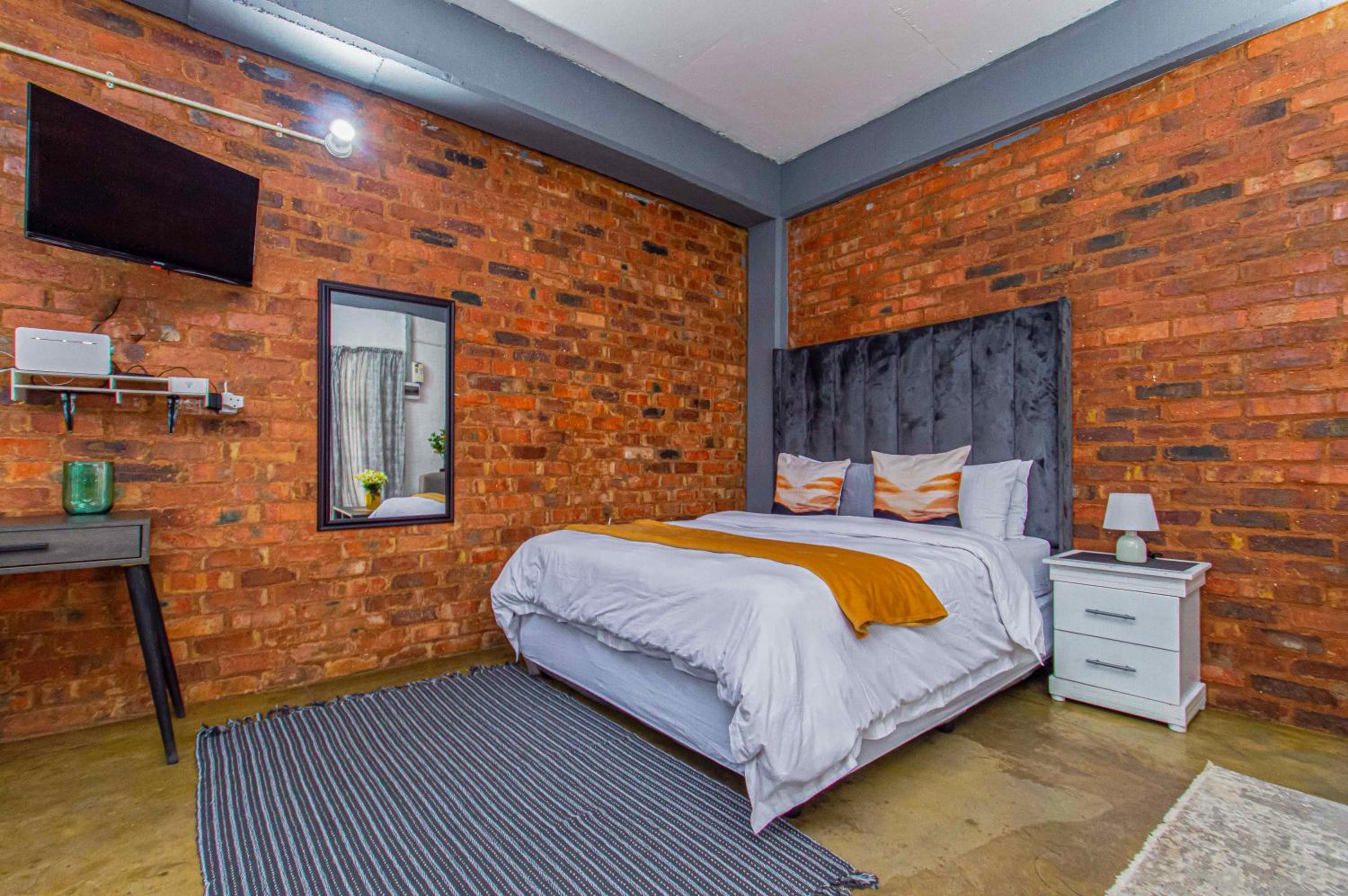 Craftmanship Black Diamond Apartment with Wi-fi and parking, Maboneng