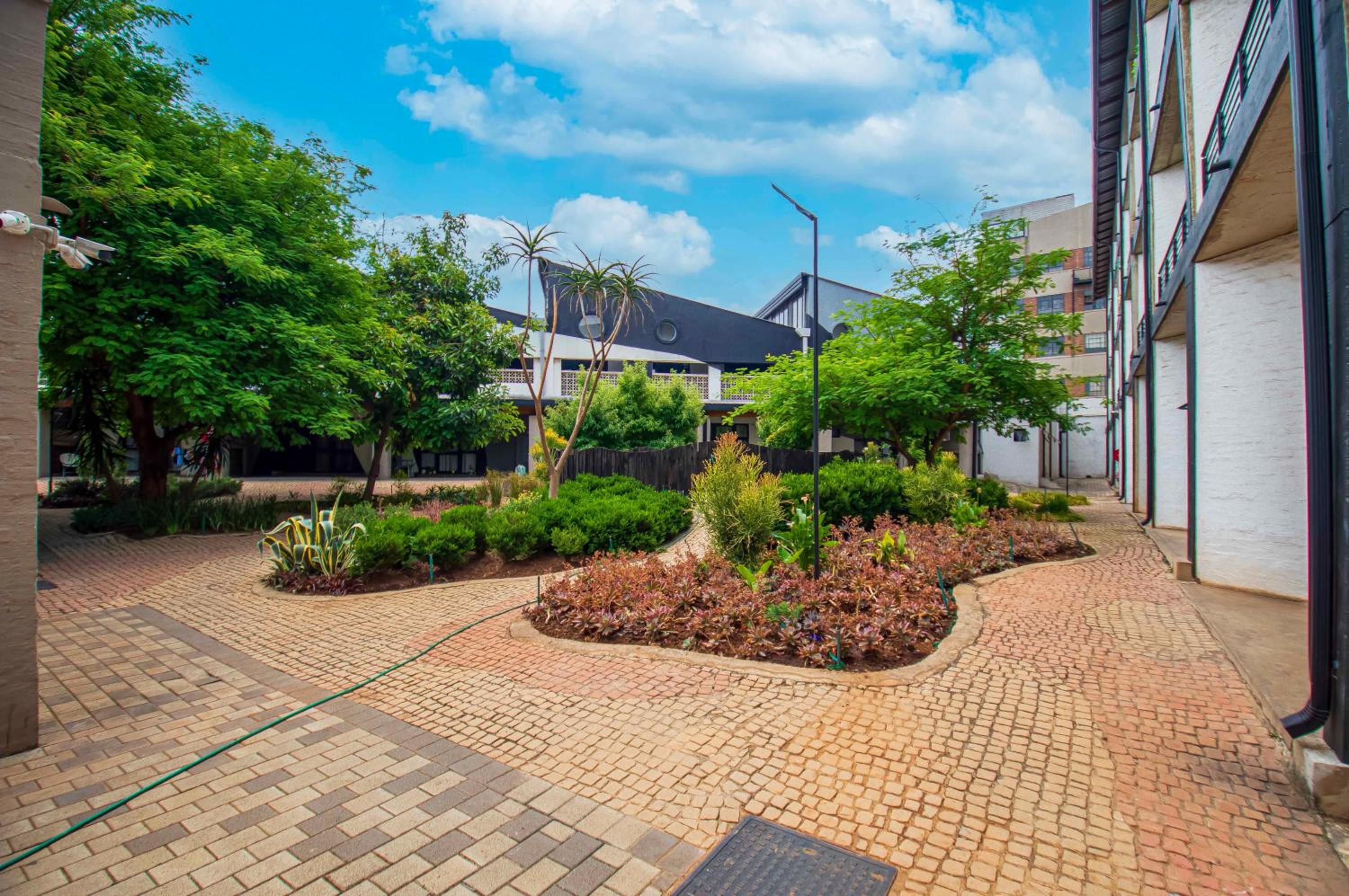 Craftmanship Black Diamond Apartment with Wi-fi and parking, Maboneng