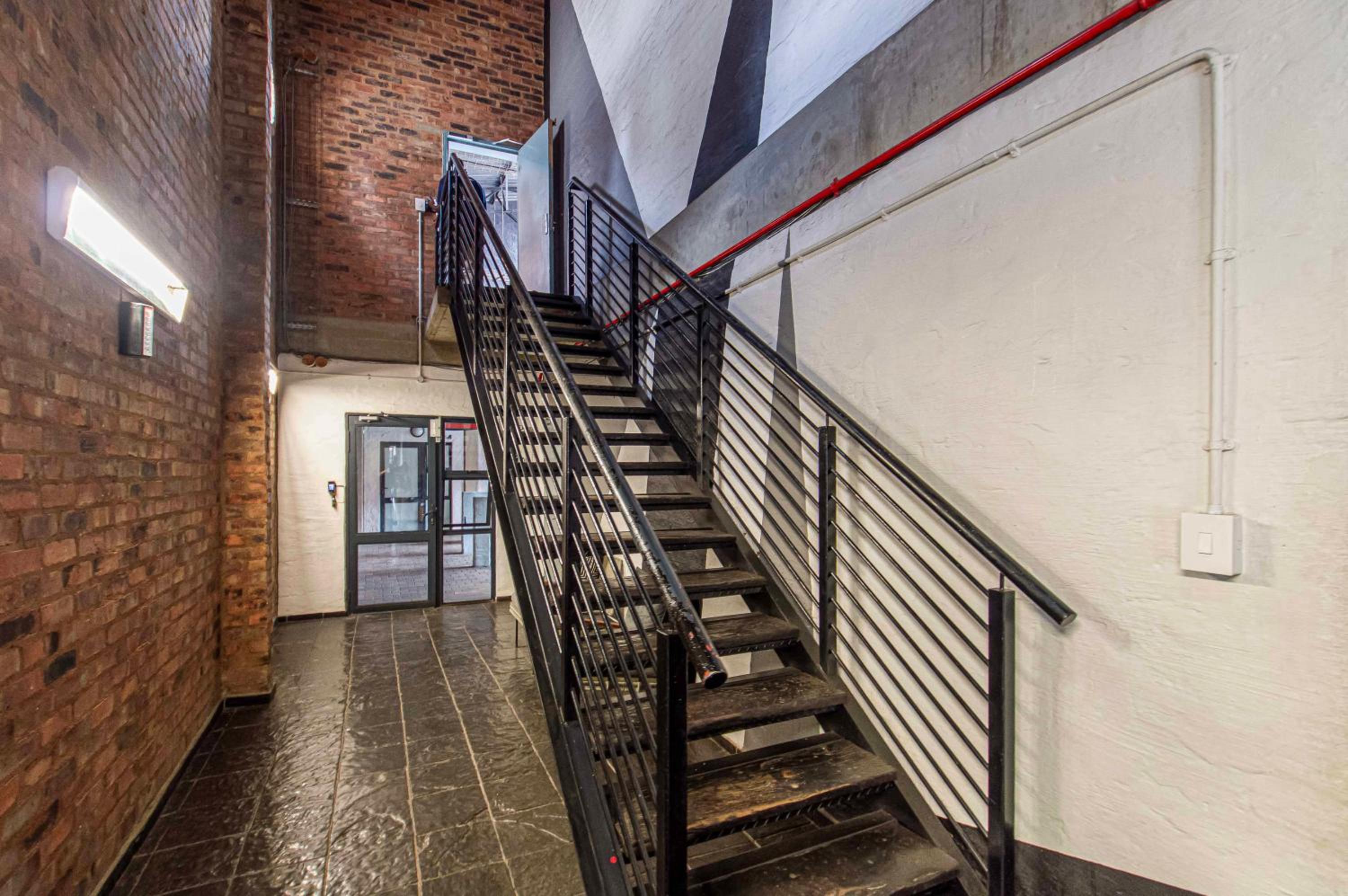 Craftmanship Black Diamond Apartment with Wi-fi and parking, Maboneng