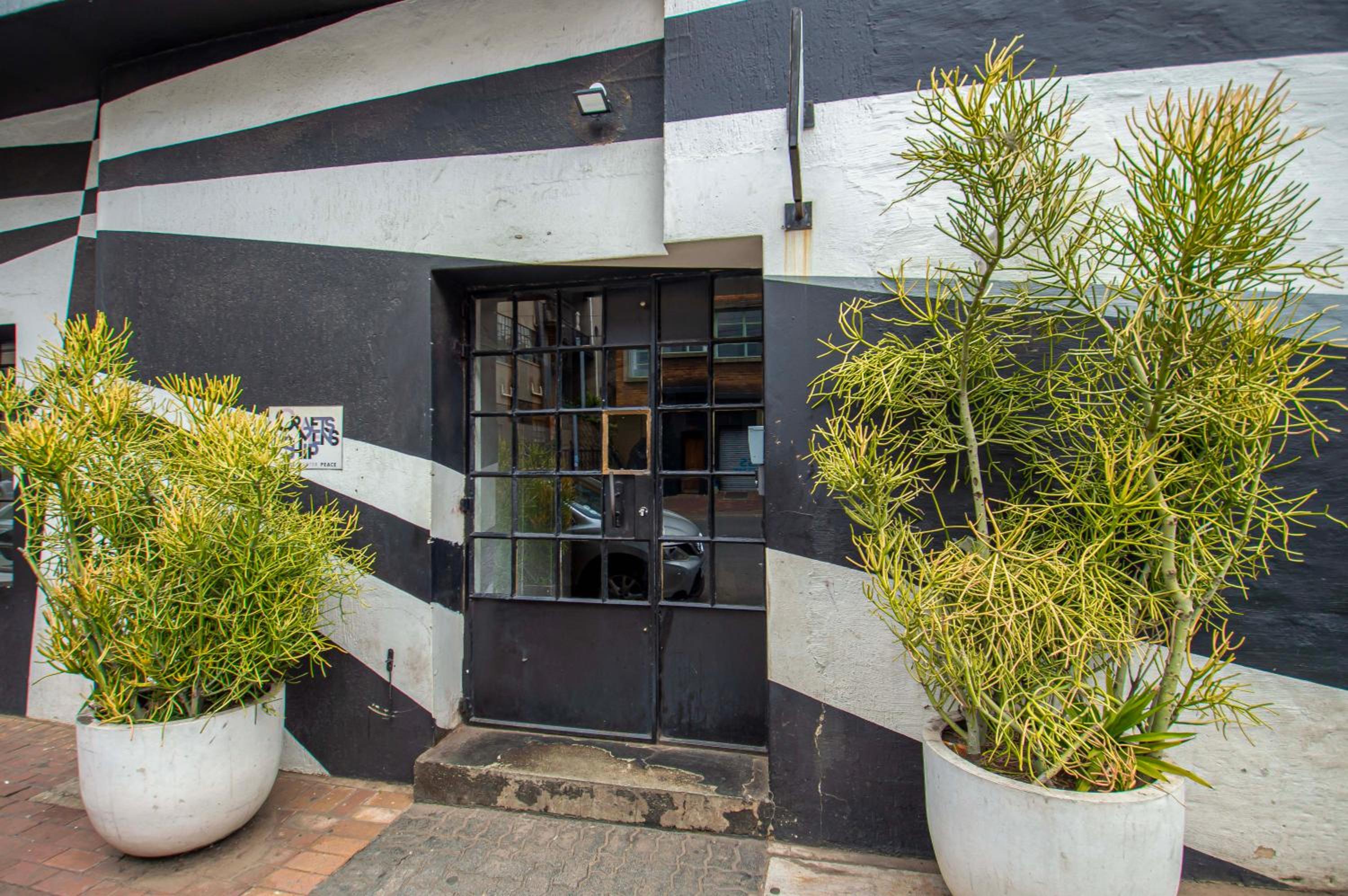 Craftmanship Black Diamond Apartment with Wi-fi and parking, Maboneng