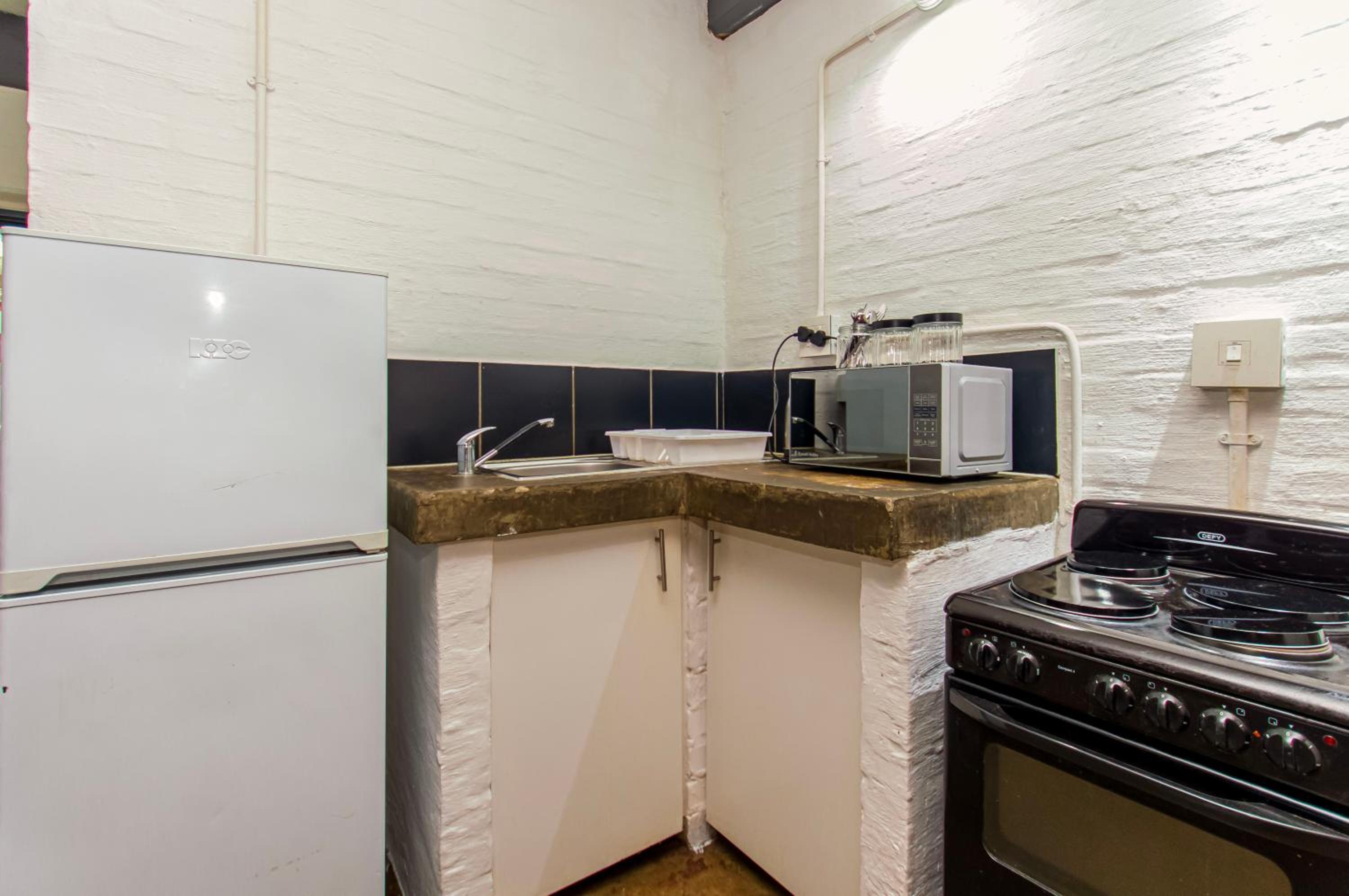 Craftmanship Black Diamond Apartment with Wi-fi and parking, Maboneng
