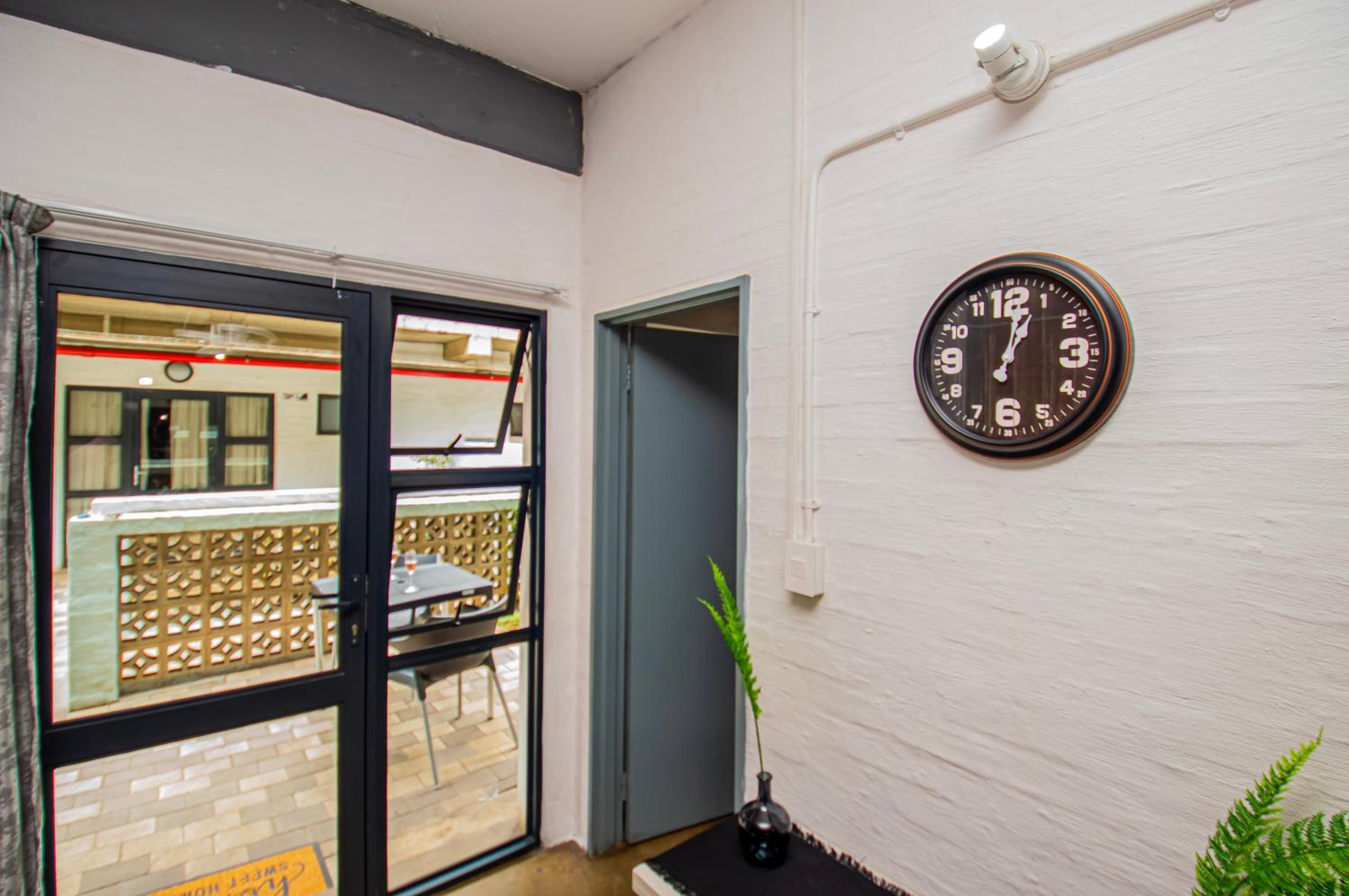 Craftmanship Black Diamond Apartment with Wi-fi and parking, Maboneng