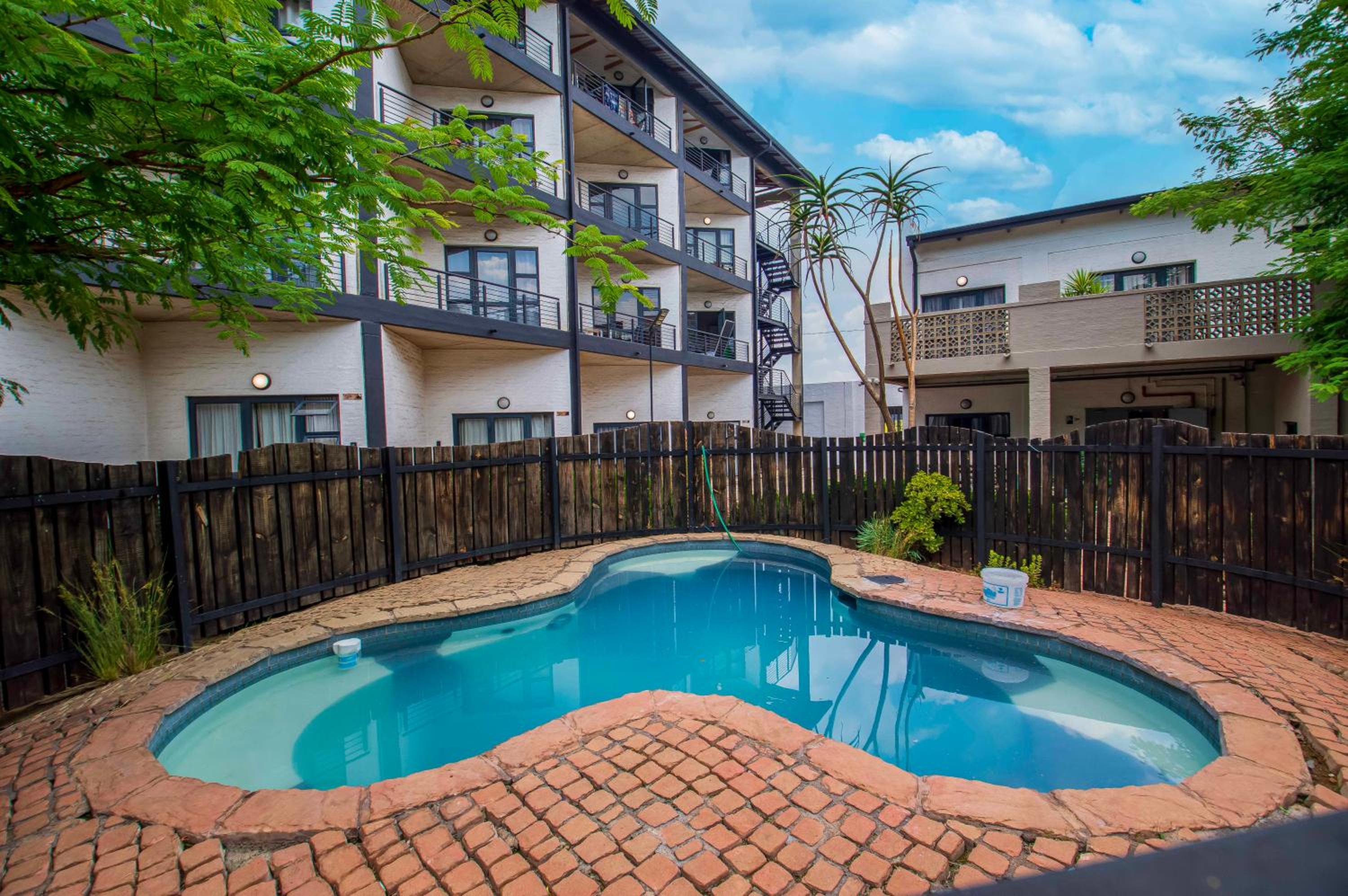 Craftmanship Black Diamond Apartment with Wi-fi and parking, Maboneng