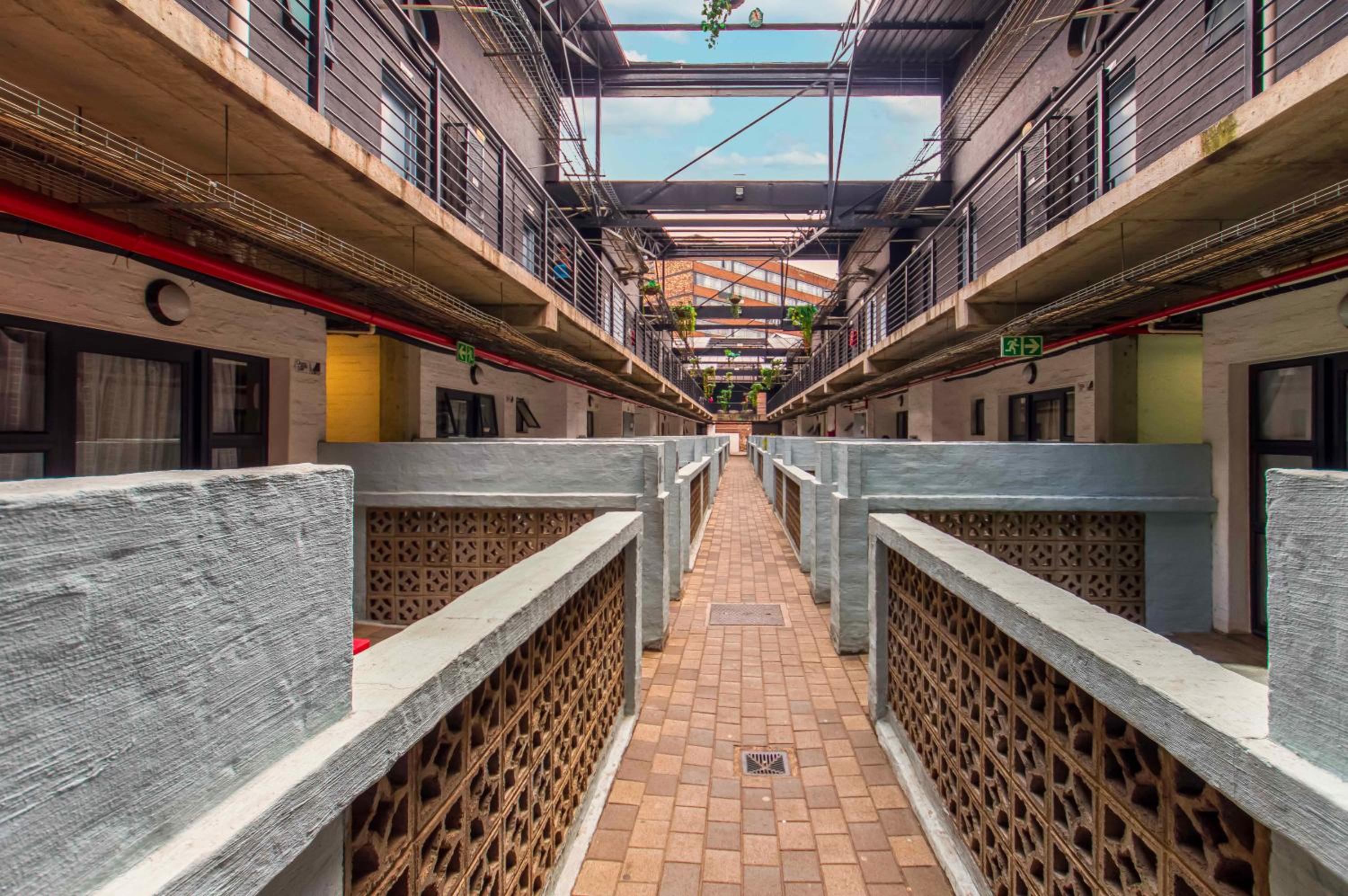 Craftmanship Black Diamond Apartment with Wi-fi and parking, Maboneng