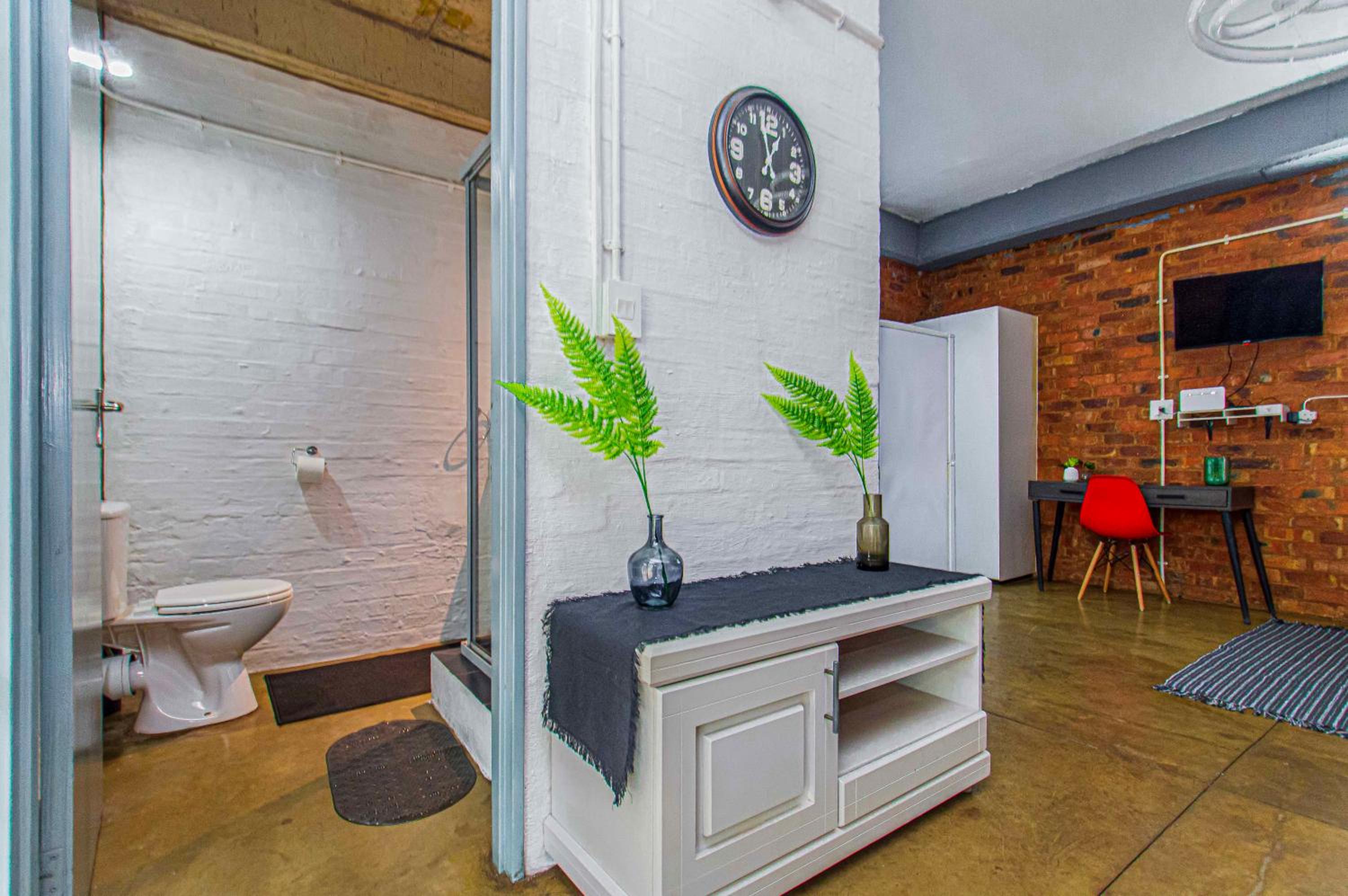 Craftmanship Black Diamond Apartment with Wi-fi and parking, Maboneng