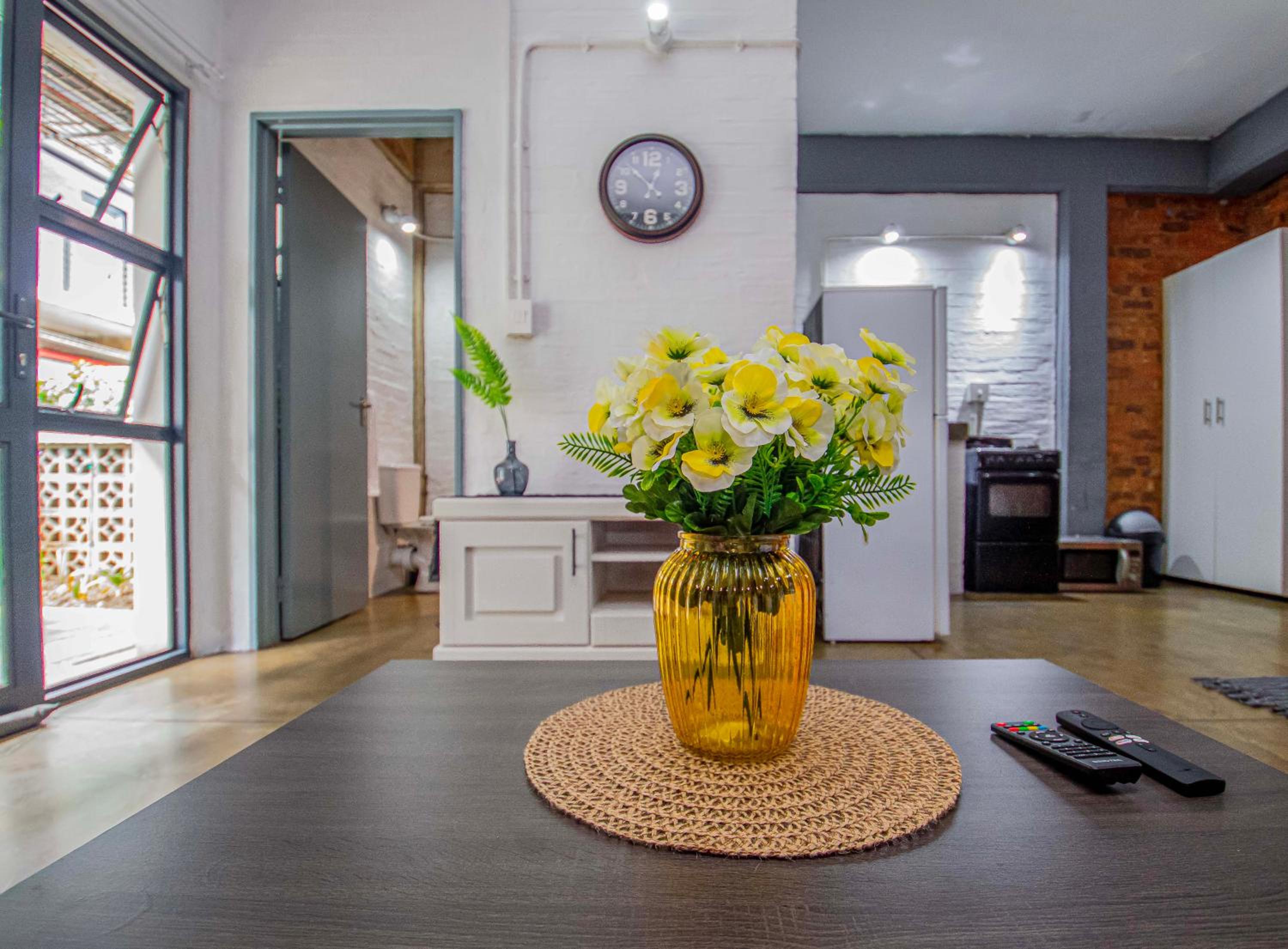 Craftmanship Black Diamond Apartment with Wi-fi and parking, Maboneng