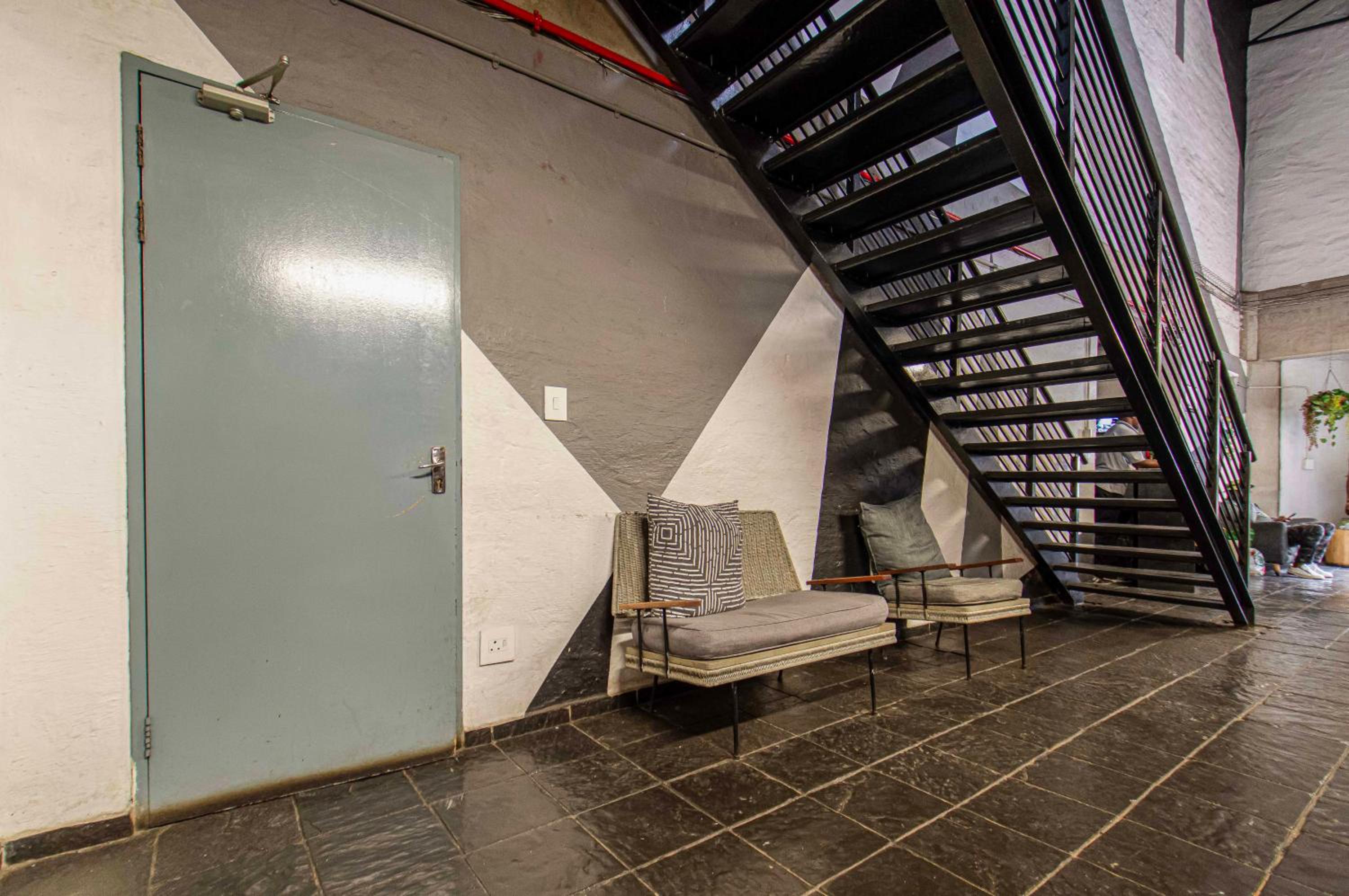 Craftmanship Black Diamond Apartment with Wi-fi and parking, Maboneng