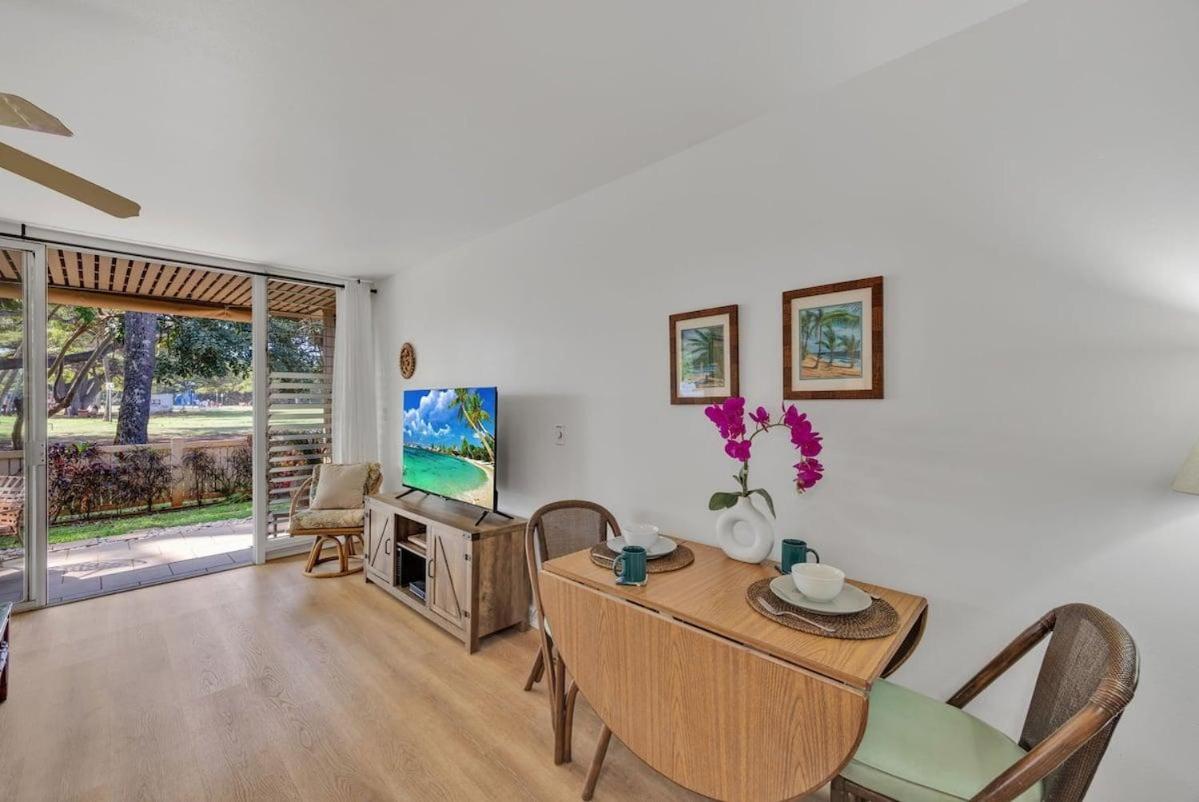 Hale Kai 110 · HKI 110 1BD Condo w Oceanviews and Oceanfront Poo