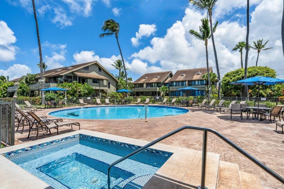 Kahana Village 3 · KHV 3 Remodeled 2BD Condo with Oceanfront Lan
