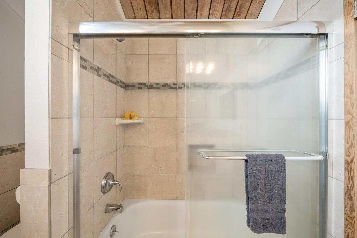 Kahana Village 17 · KHV 17 Spacious 2BD Condo w Oceanviews and S
