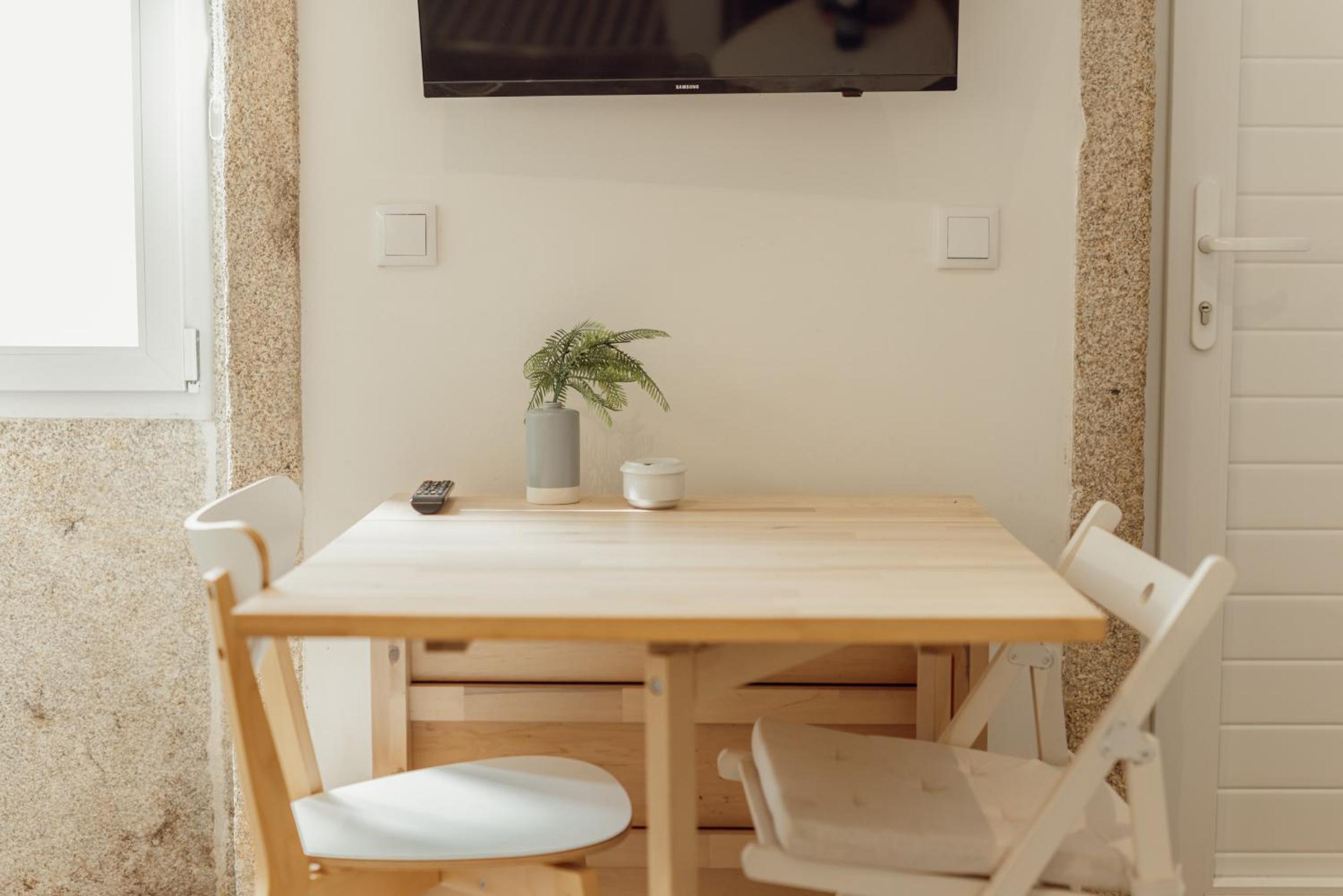 Downtown Cosy Apartment by Vacationy