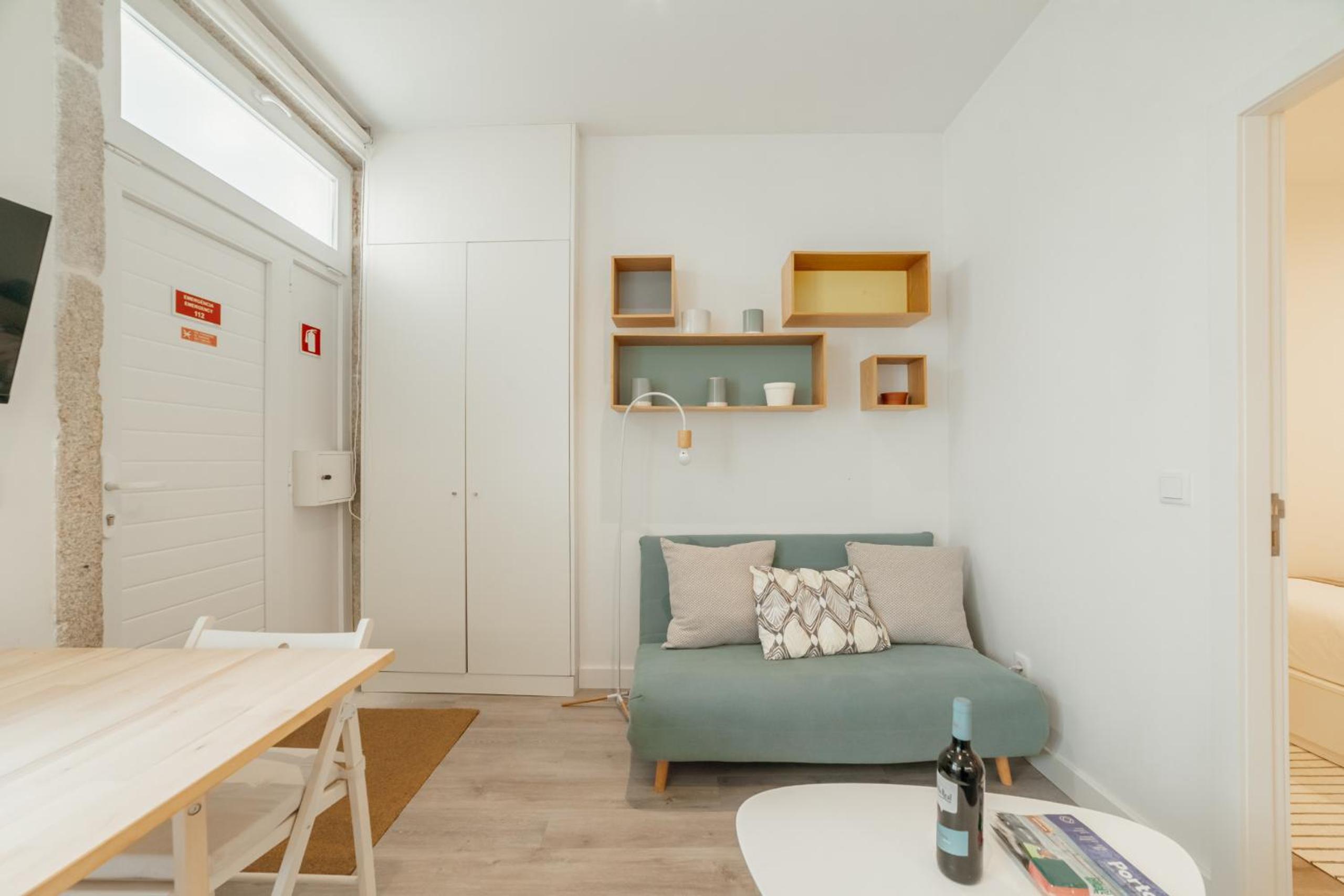 Downtown Cosy Apartment by Vacationy