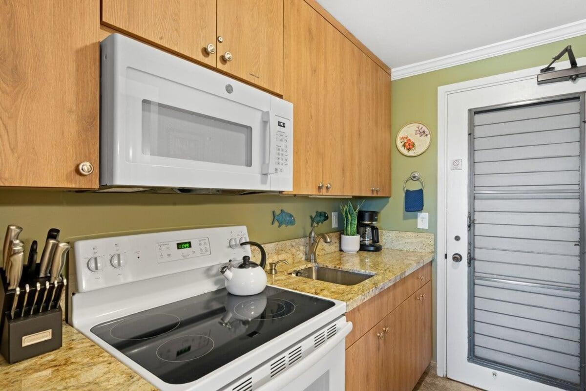 Napili Bay 210 · NB 210 Napili Bay Studio with Direct Ocean View
