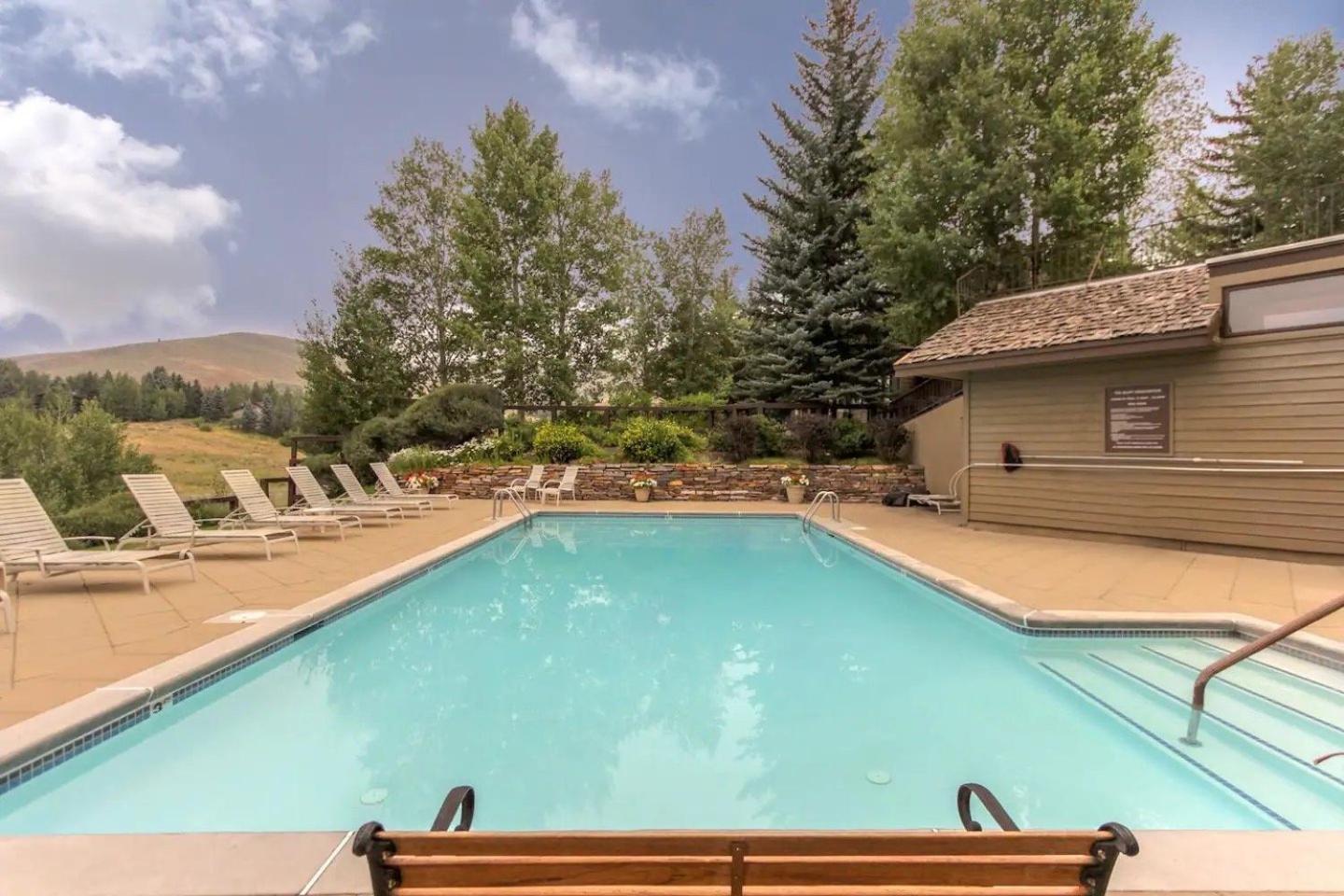 Bluff Condo + Free guest passes to Elkhorn Resort amenities included!