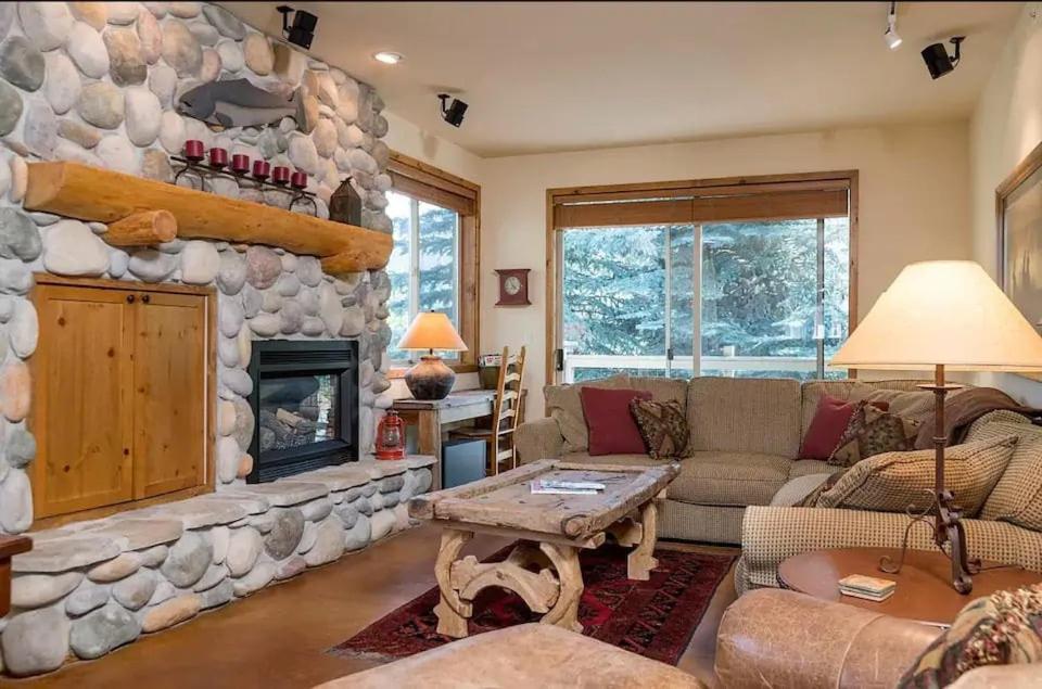 The Fields - 110 is a Cozy Mountain Condo with Access to Everything - Community Hot Tub