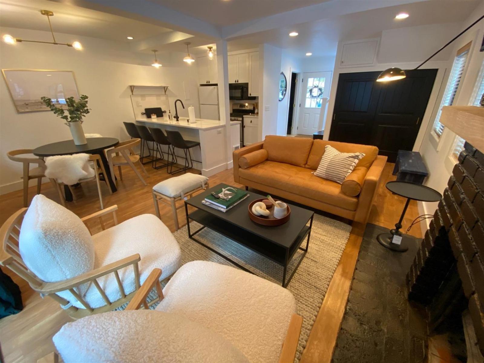 Andora Villa #123 Newly Remodeled 2 BR / 2Bath, Centrally Located, Close to Town Center