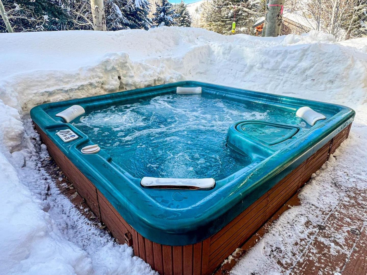 #104 Private Hot Tub, 2 car garage, abundant parking, Elkhorn Amenities