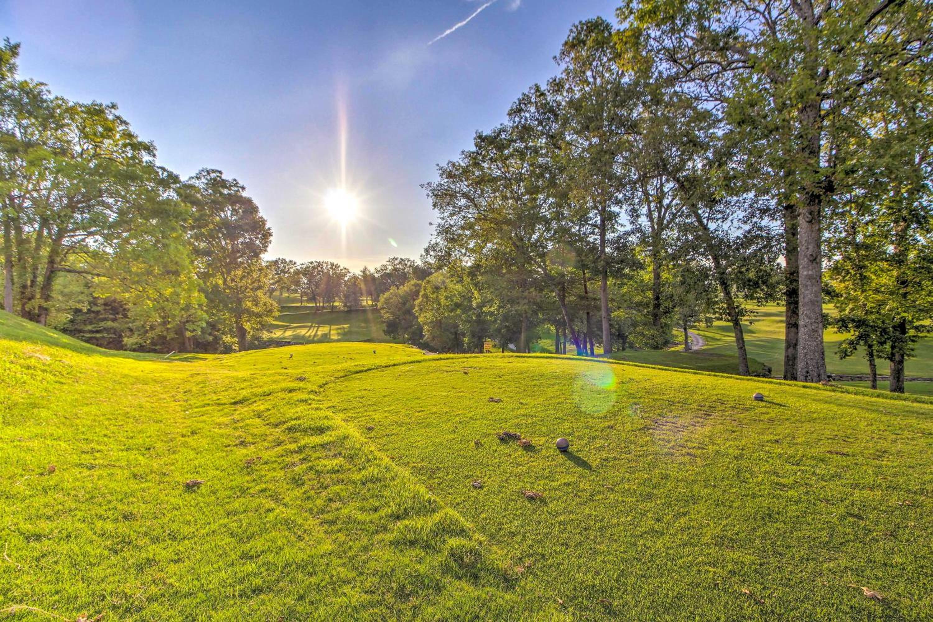 3 Mi to Dtwn! Holiday Hills Golf Retreat