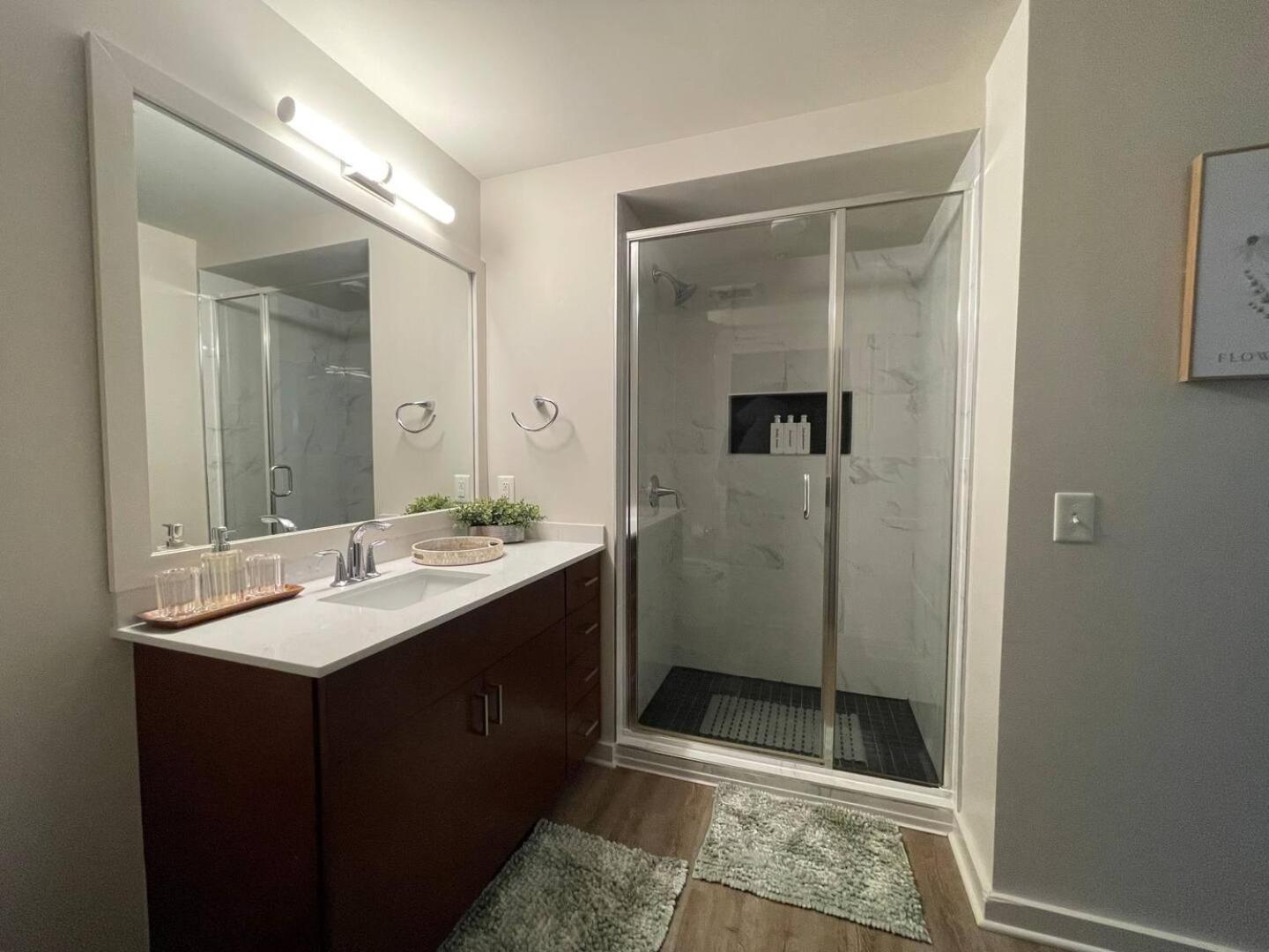 Modern Midtown Retreat Views Rooftop Pool