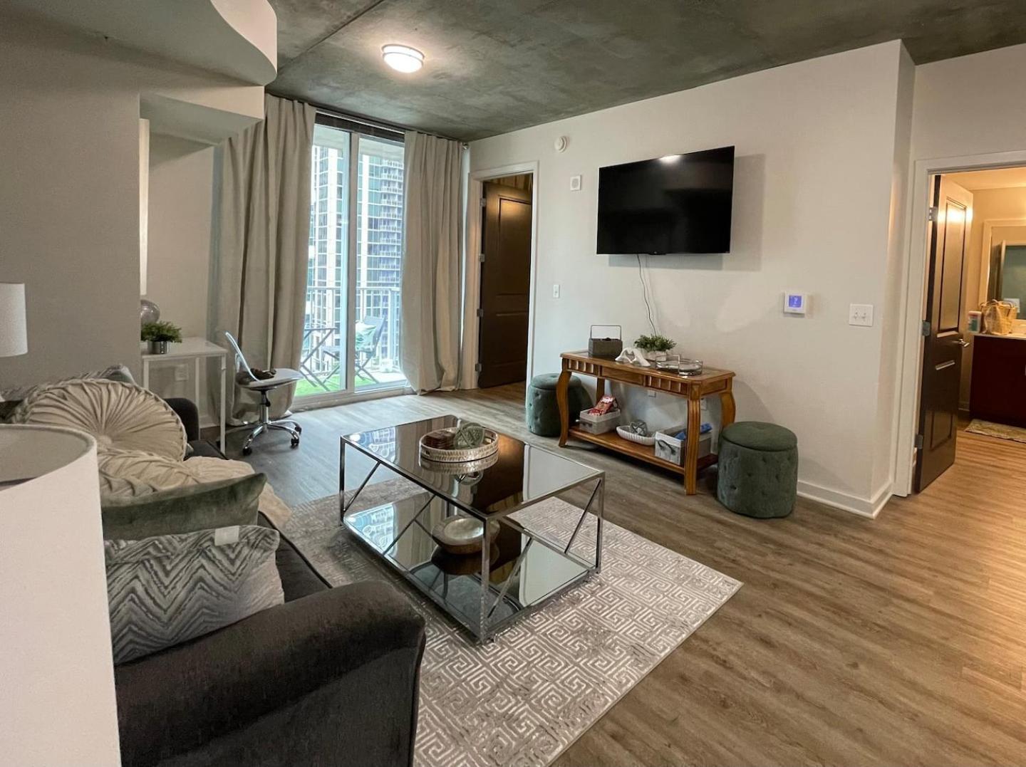 Modern Midtown Retreat Views Rooftop Pool