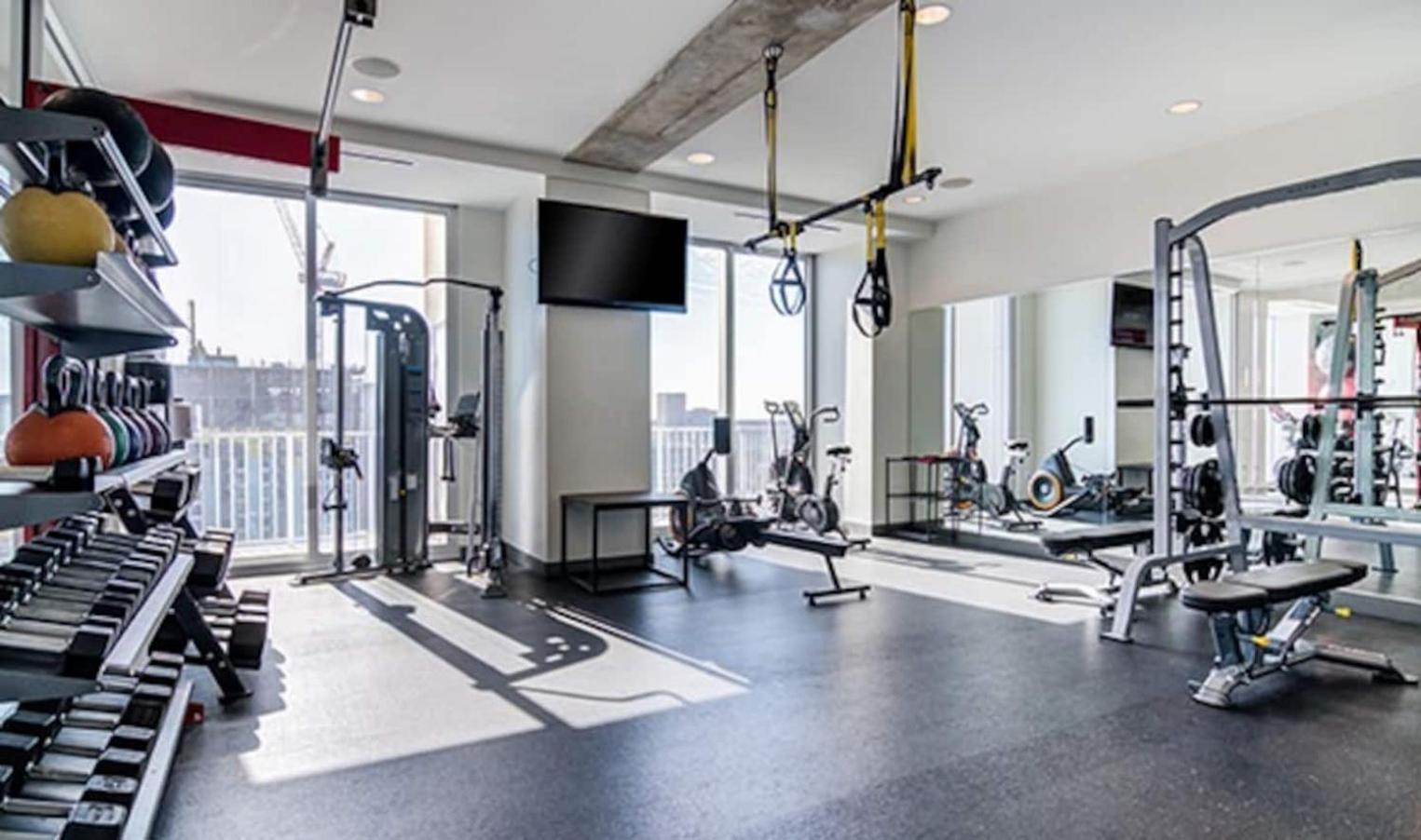 Modern Midtown Retreat Views Rooftop Pool