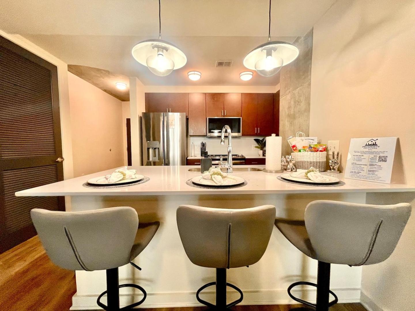 Modern Midtown Retreat Views Rooftop Pool