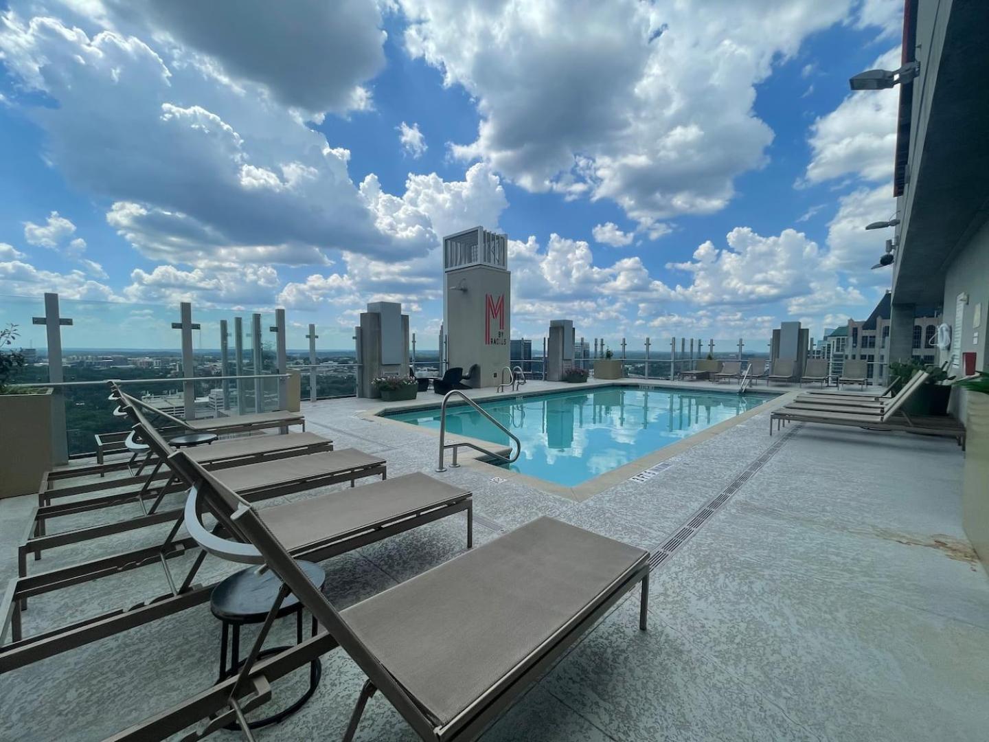 Modern Midtown Retreat Views Rooftop Pool