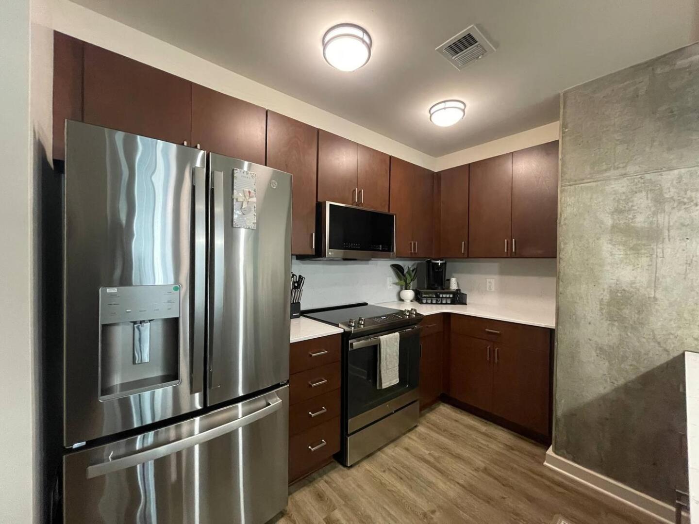 Modern Midtown Retreat Views Rooftop Pool