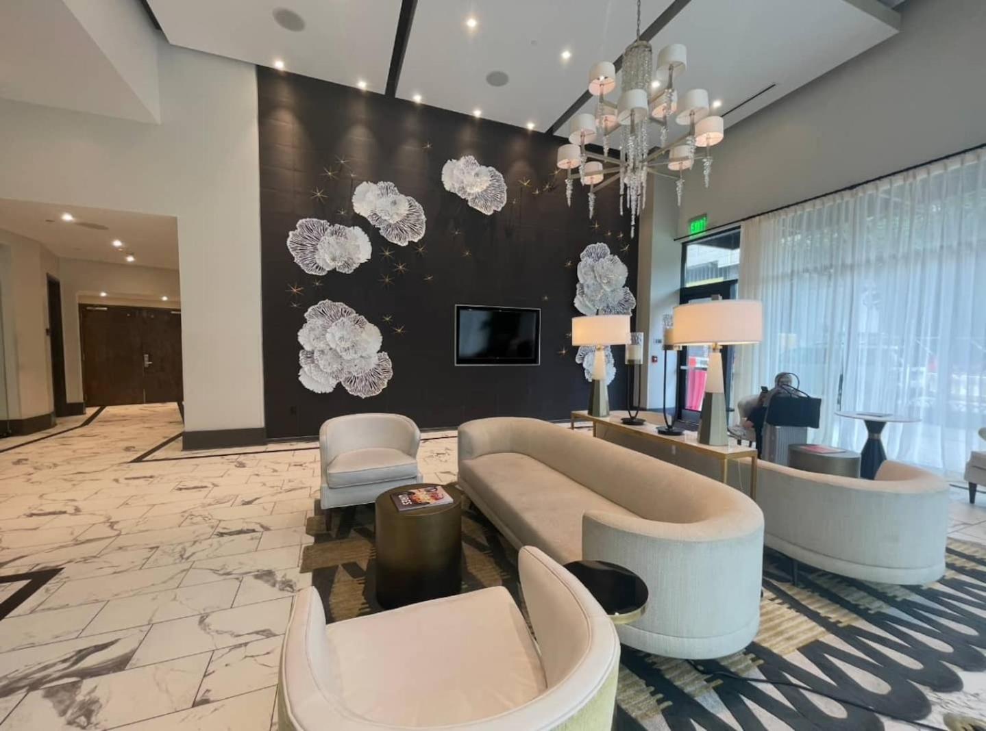 Modern Midtown Retreat Views Rooftop Pool
