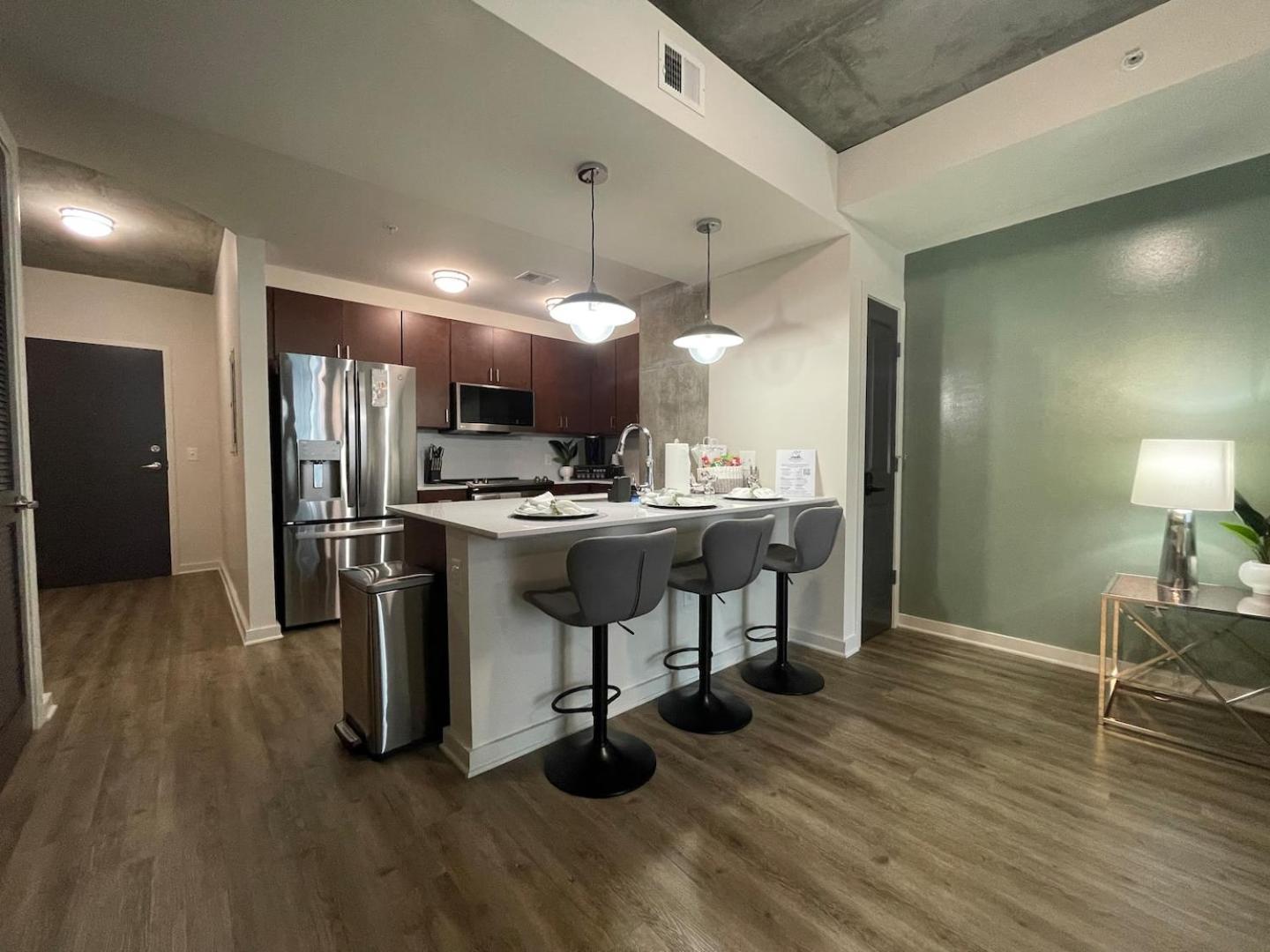 Modern Midtown Retreat Views Rooftop Pool