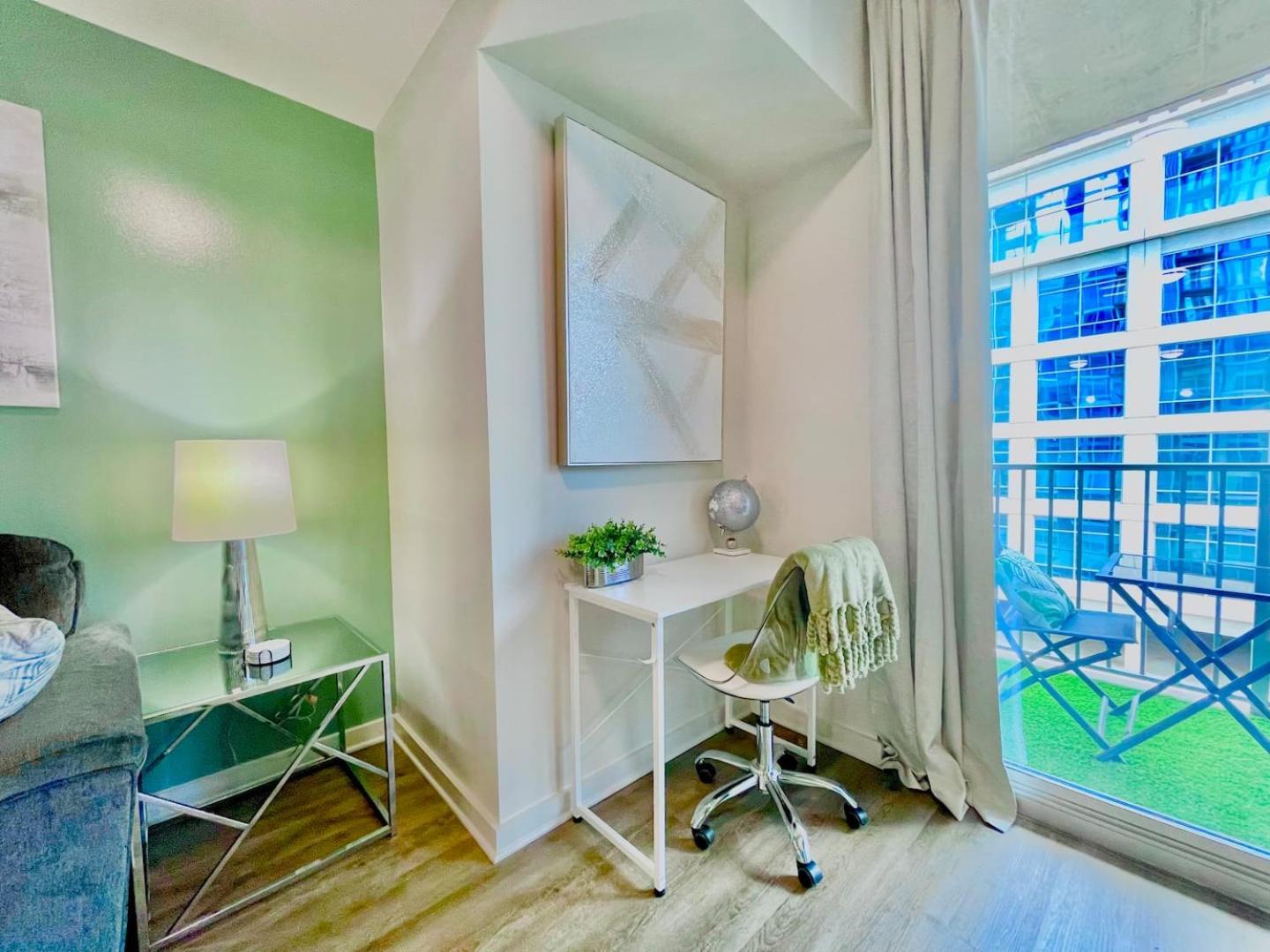 Modern Midtown Retreat Views Rooftop Pool