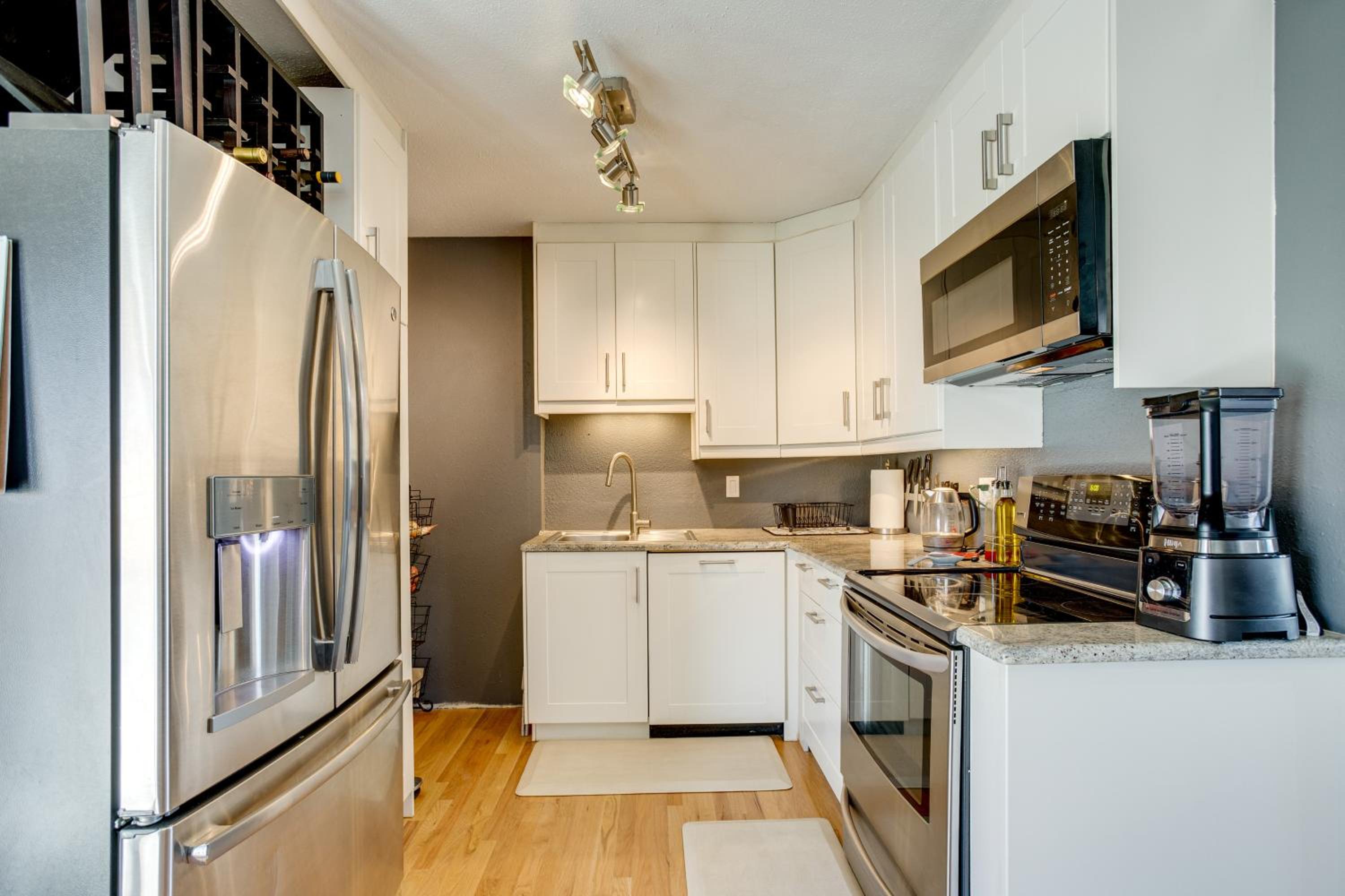 Furnished Patio! Suburban Gem 11 Mi to Dtwn Denver