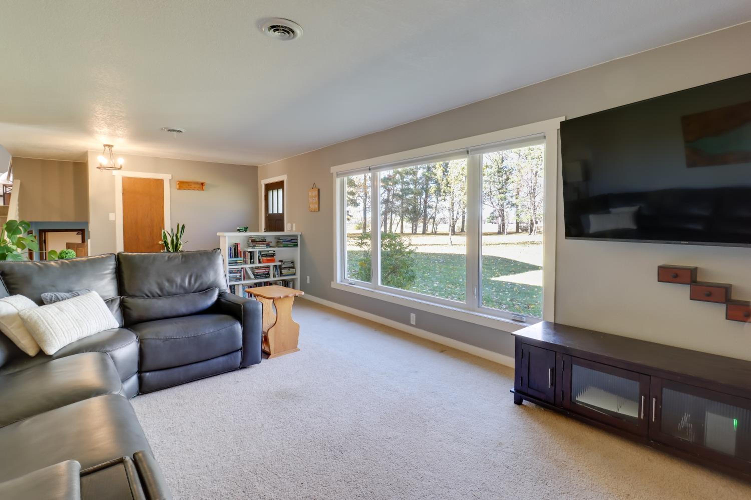 11 Mi to Maple Lake Family-Friendly Fertile Home