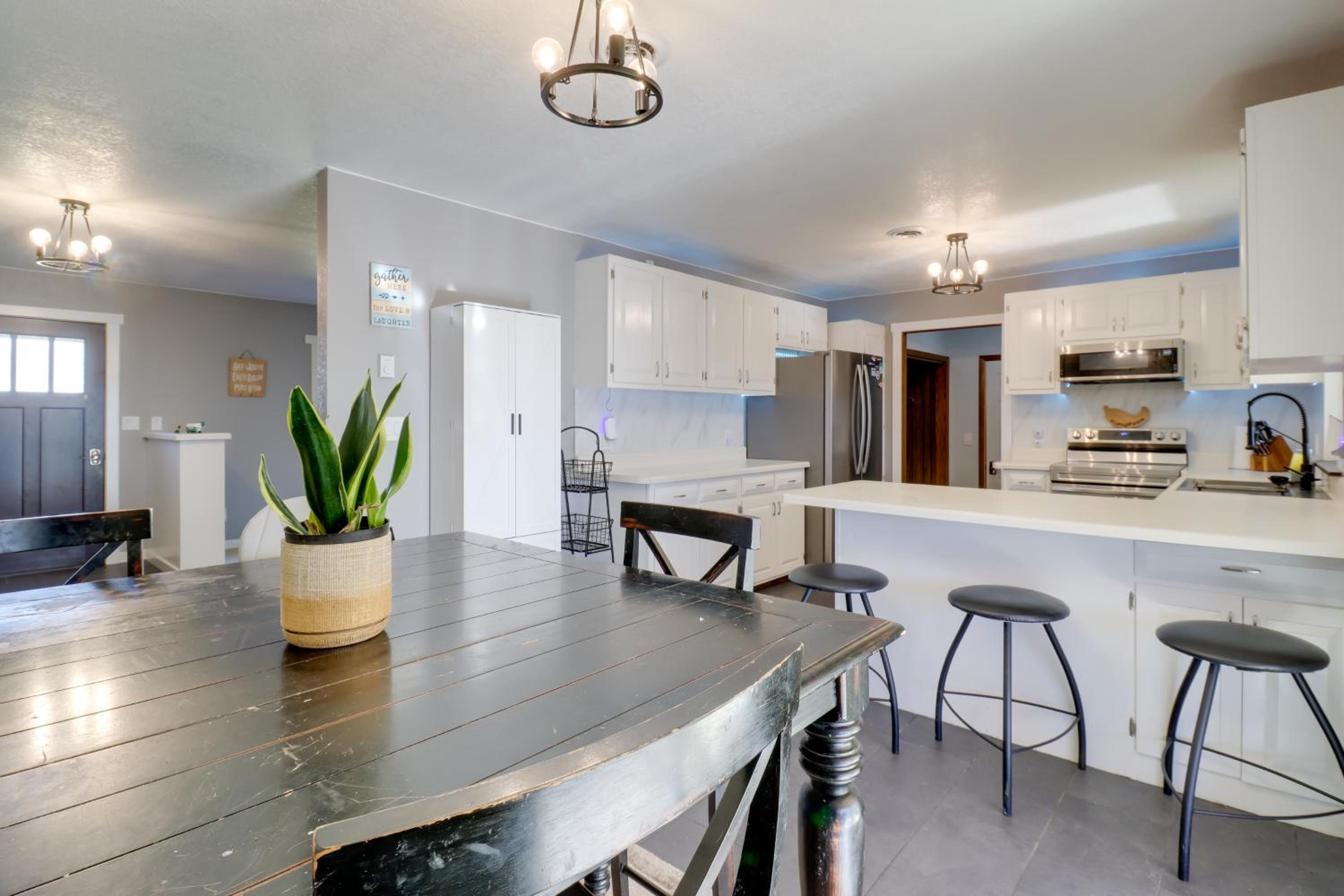 11 Mi to Maple Lake Family-Friendly Fertile Home