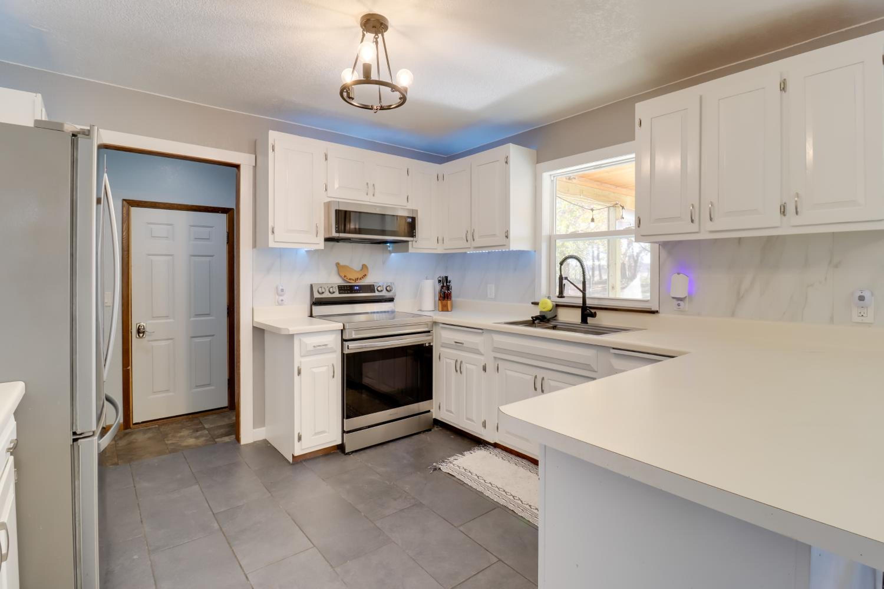 11 Mi to Maple Lake Family-Friendly Fertile Home