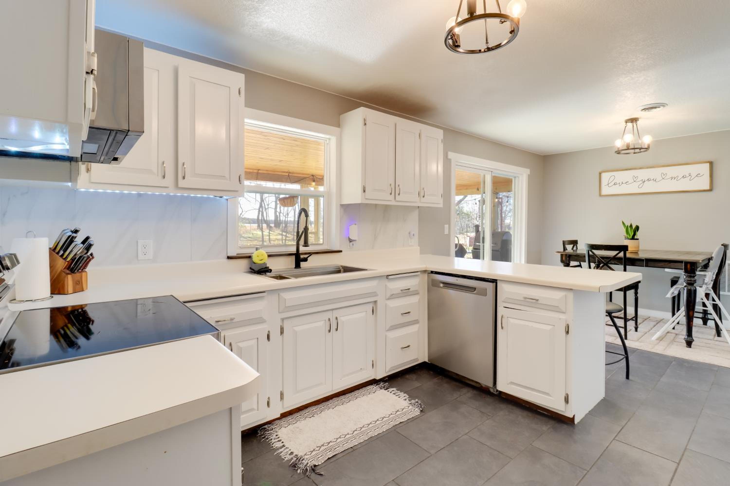 11 Mi to Maple Lake Family-Friendly Fertile Home