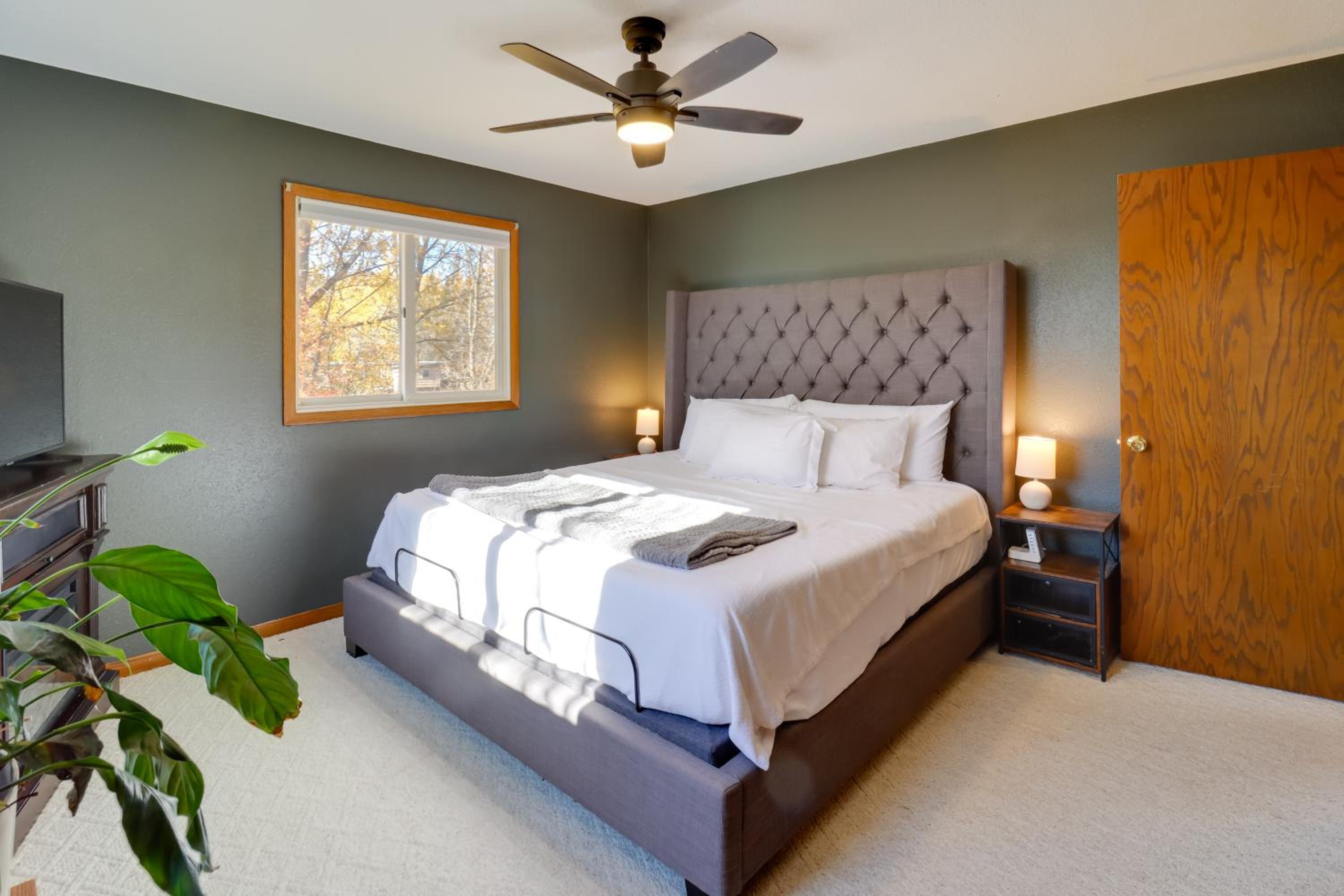 11 Mi to Maple Lake Family-Friendly Fertile Home