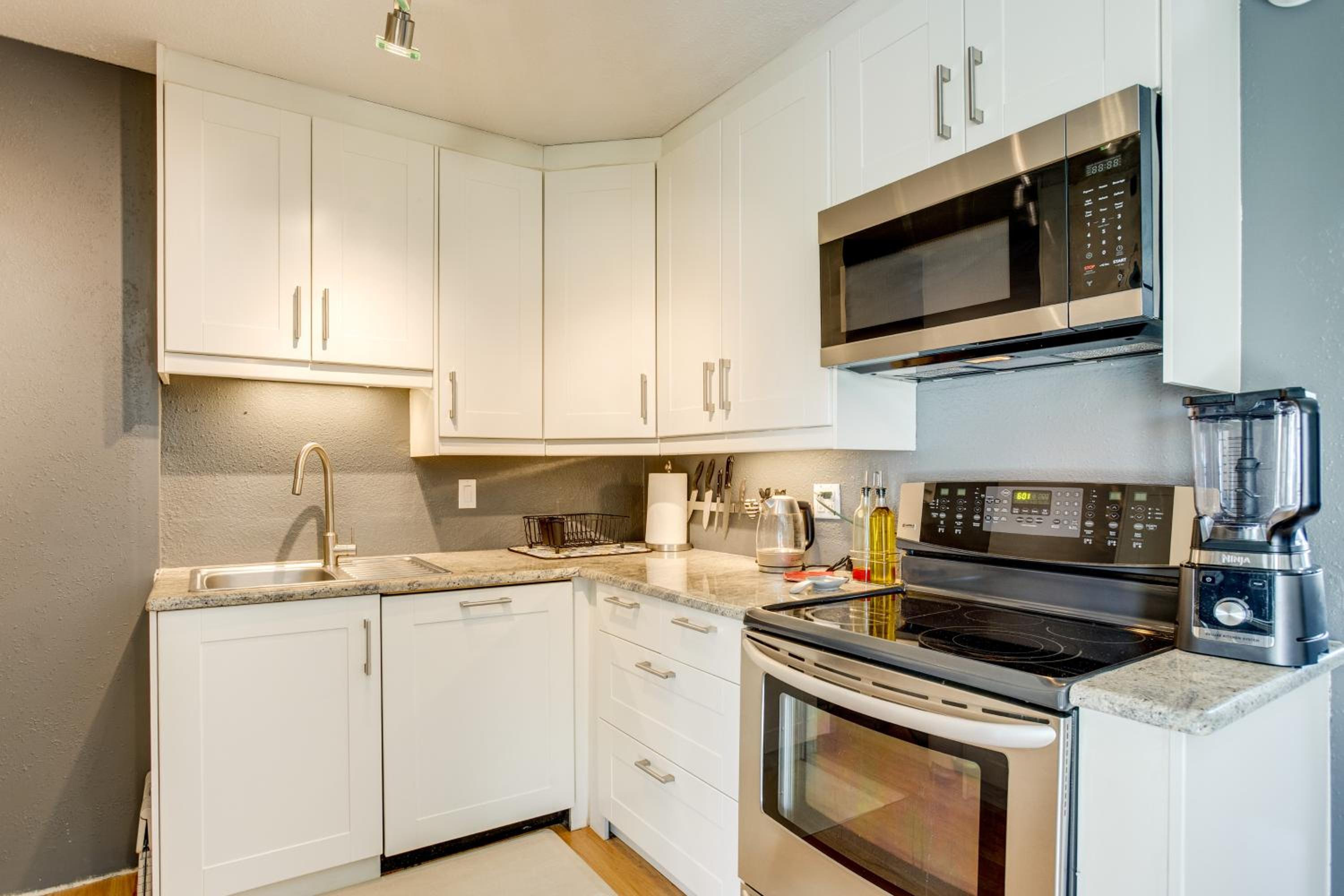 Furnished Patio! Suburban Gem 11 Mi to Dtwn Denver