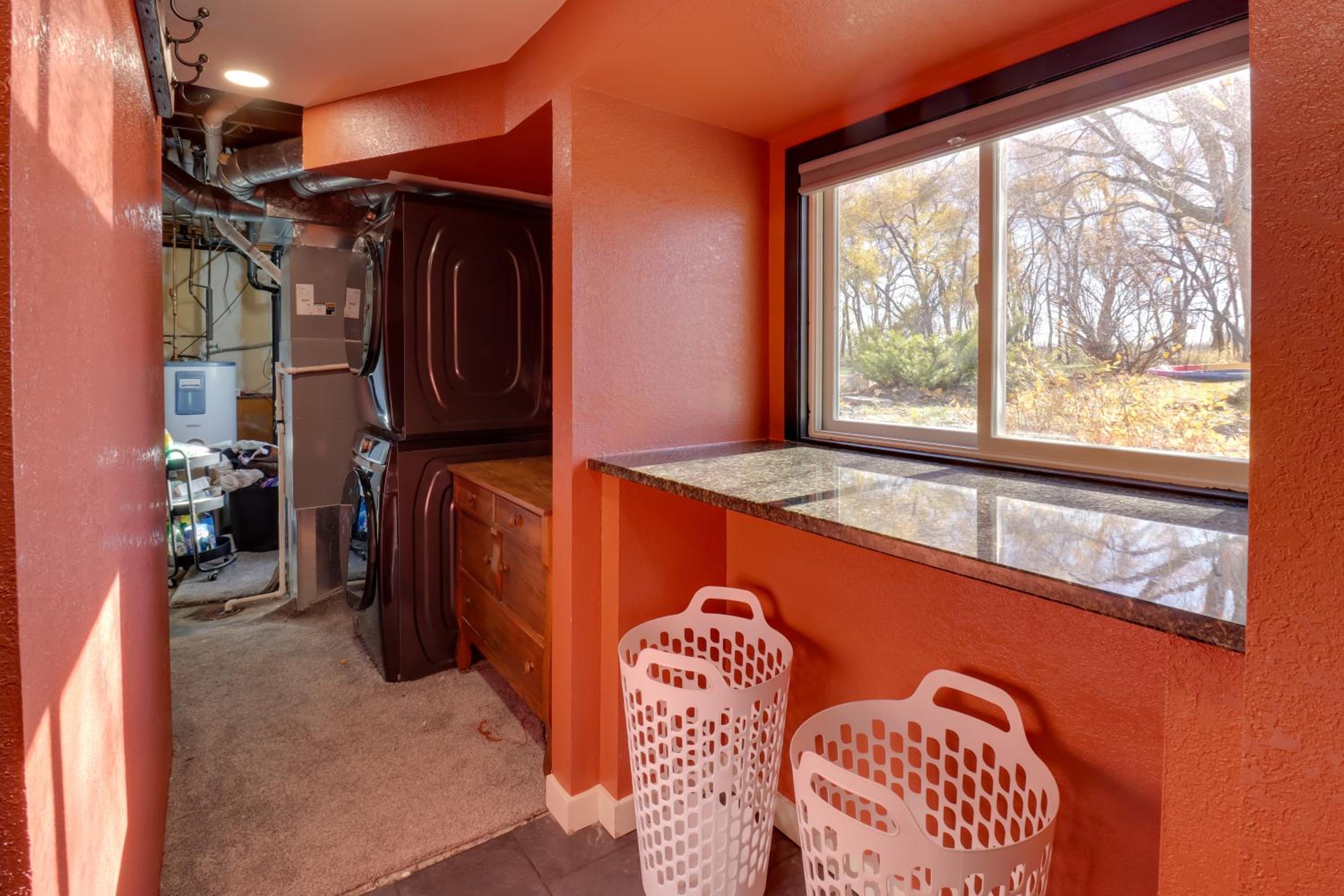 11 Mi to Maple Lake Family-Friendly Fertile Home