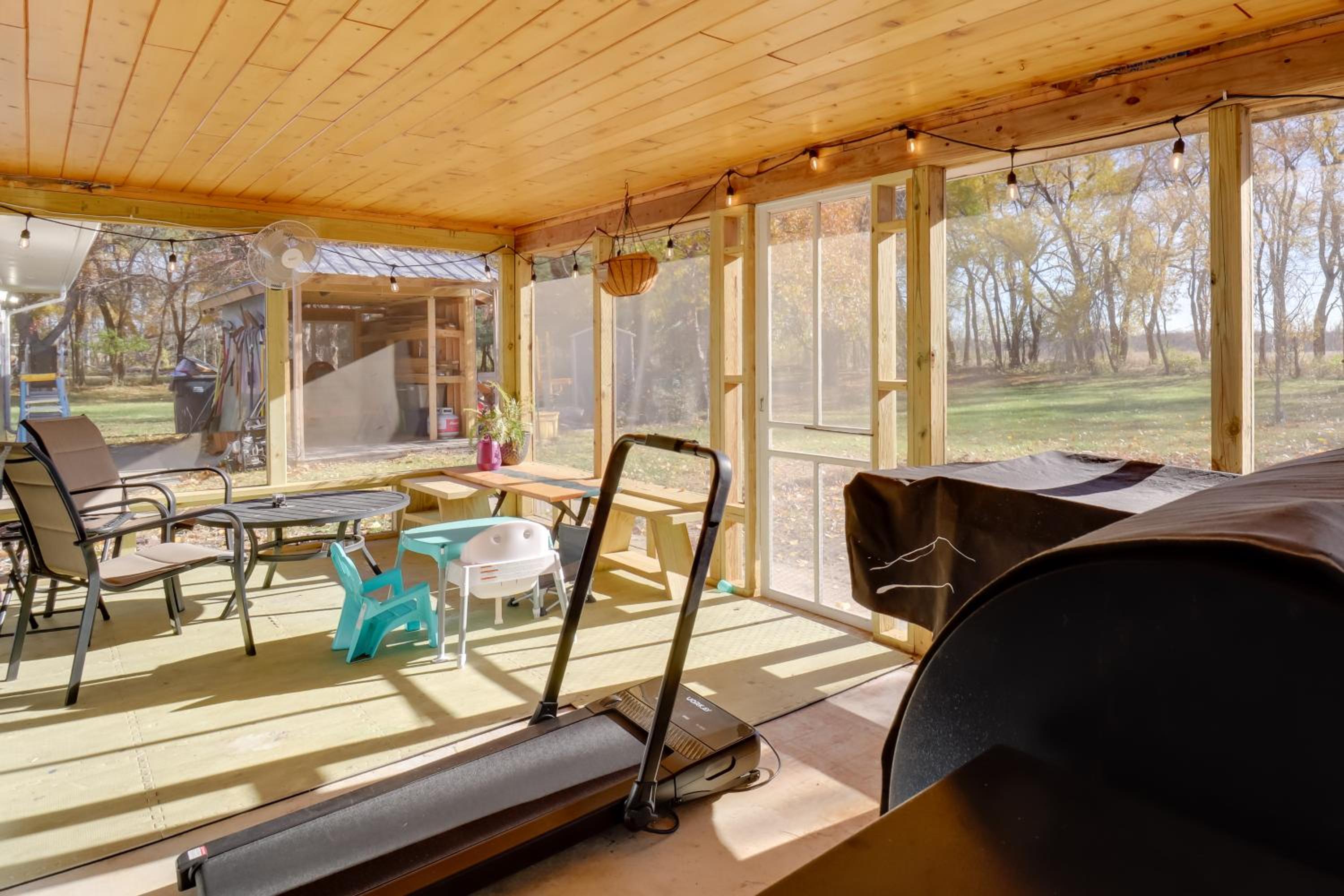 11 Mi to Maple Lake Family-Friendly Fertile Home
