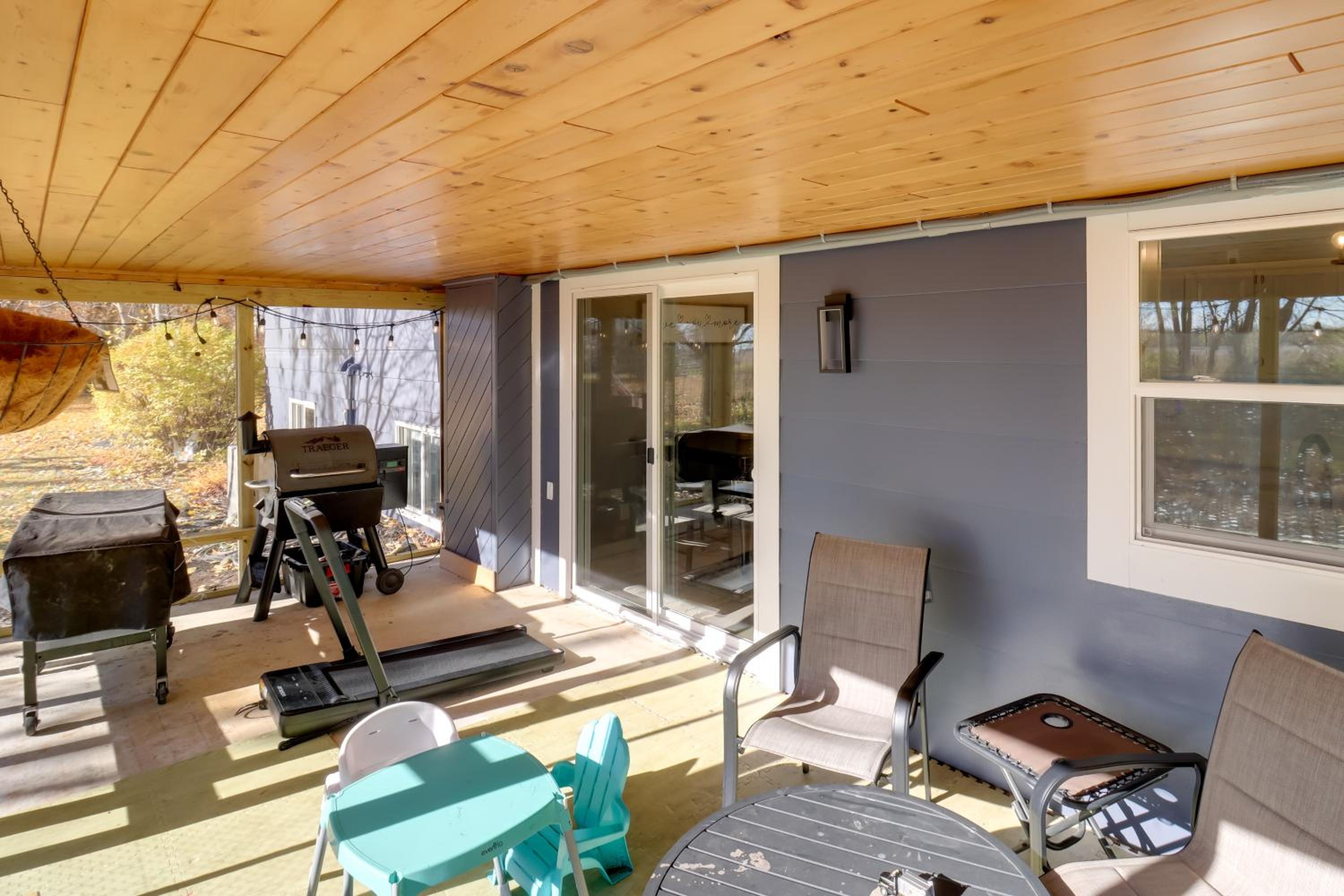 11 Mi to Maple Lake Family-Friendly Fertile Home