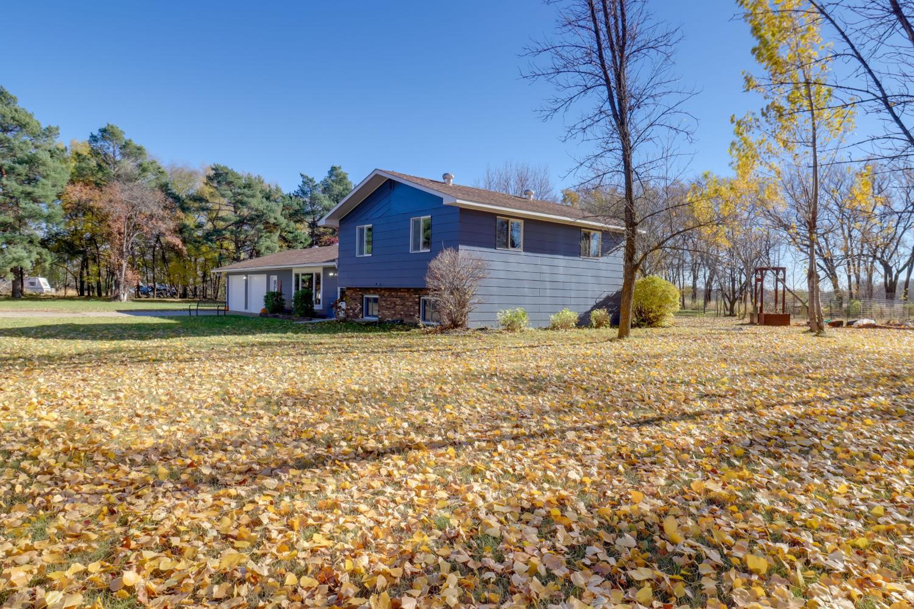 11 Mi to Maple Lake Family-Friendly Fertile Home