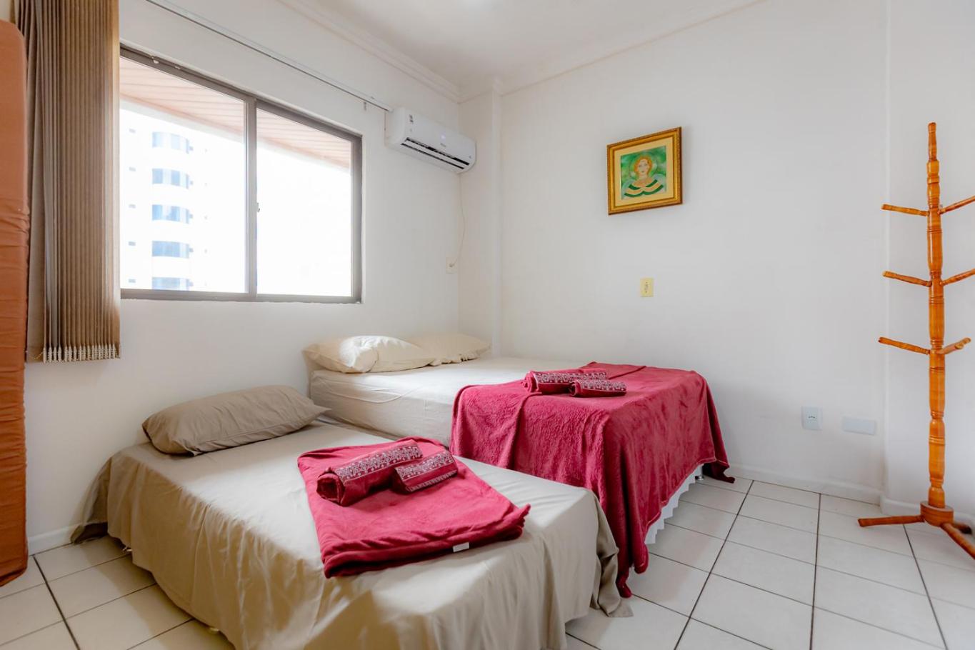 Apartamento com Varanda, Churrasqueira e Vista Mar