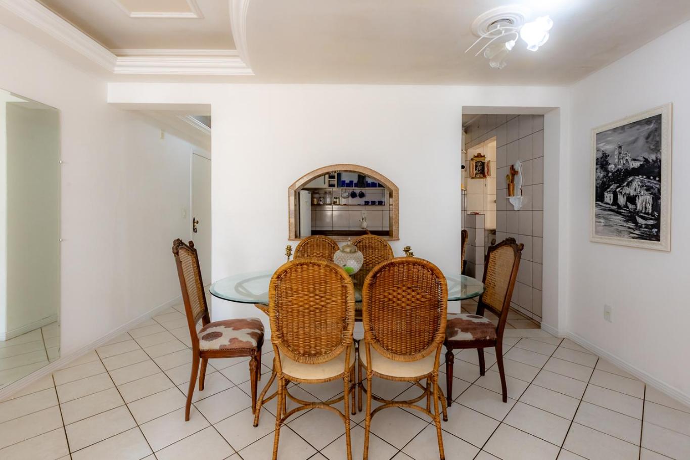 Apartamento com Varanda, Churrasqueira e Vista Mar