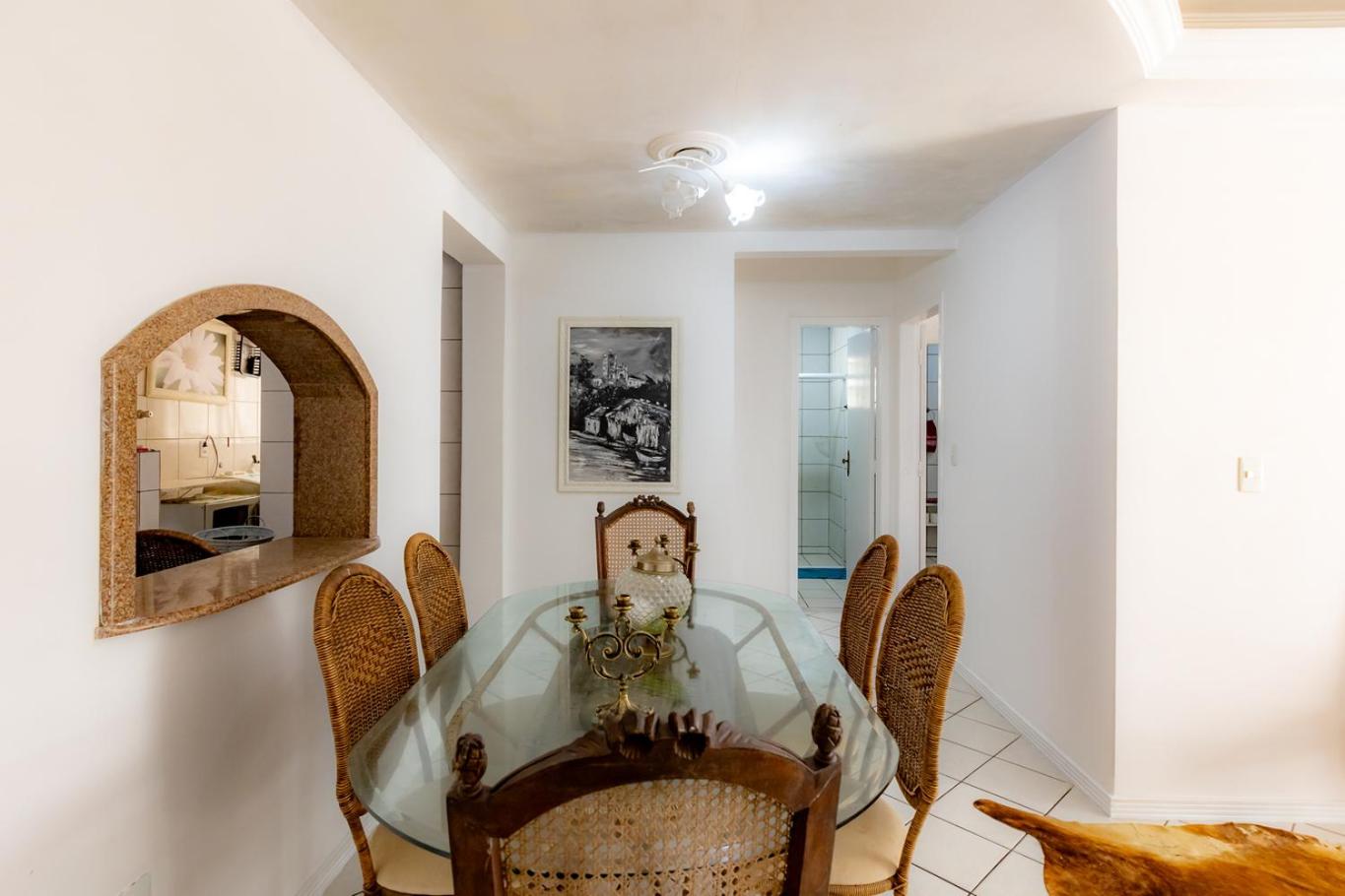 Apartamento com Varanda, Churrasqueira e Vista Mar